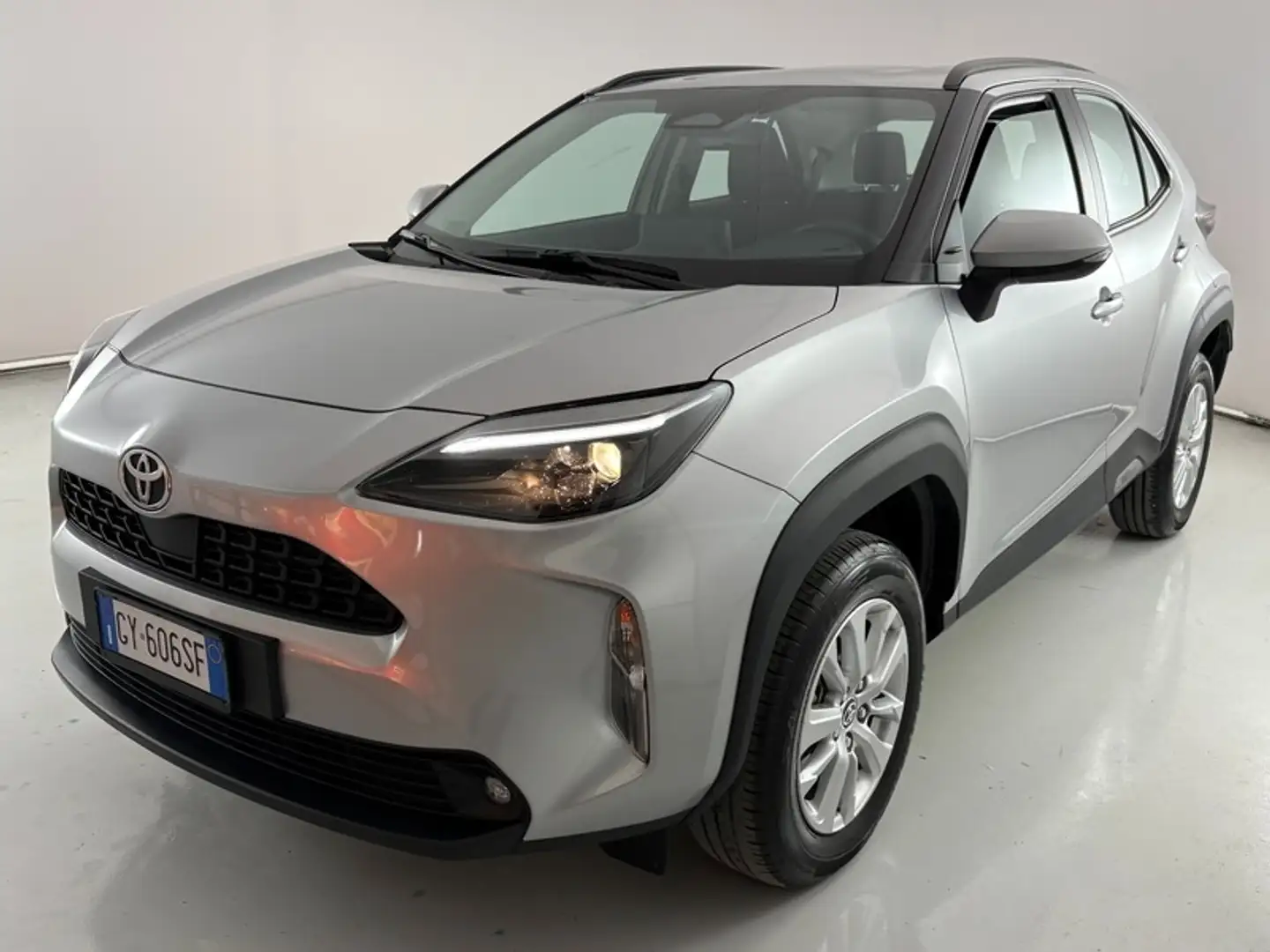 Toyota Yaris Cross 1.5 H Active Argent - 1