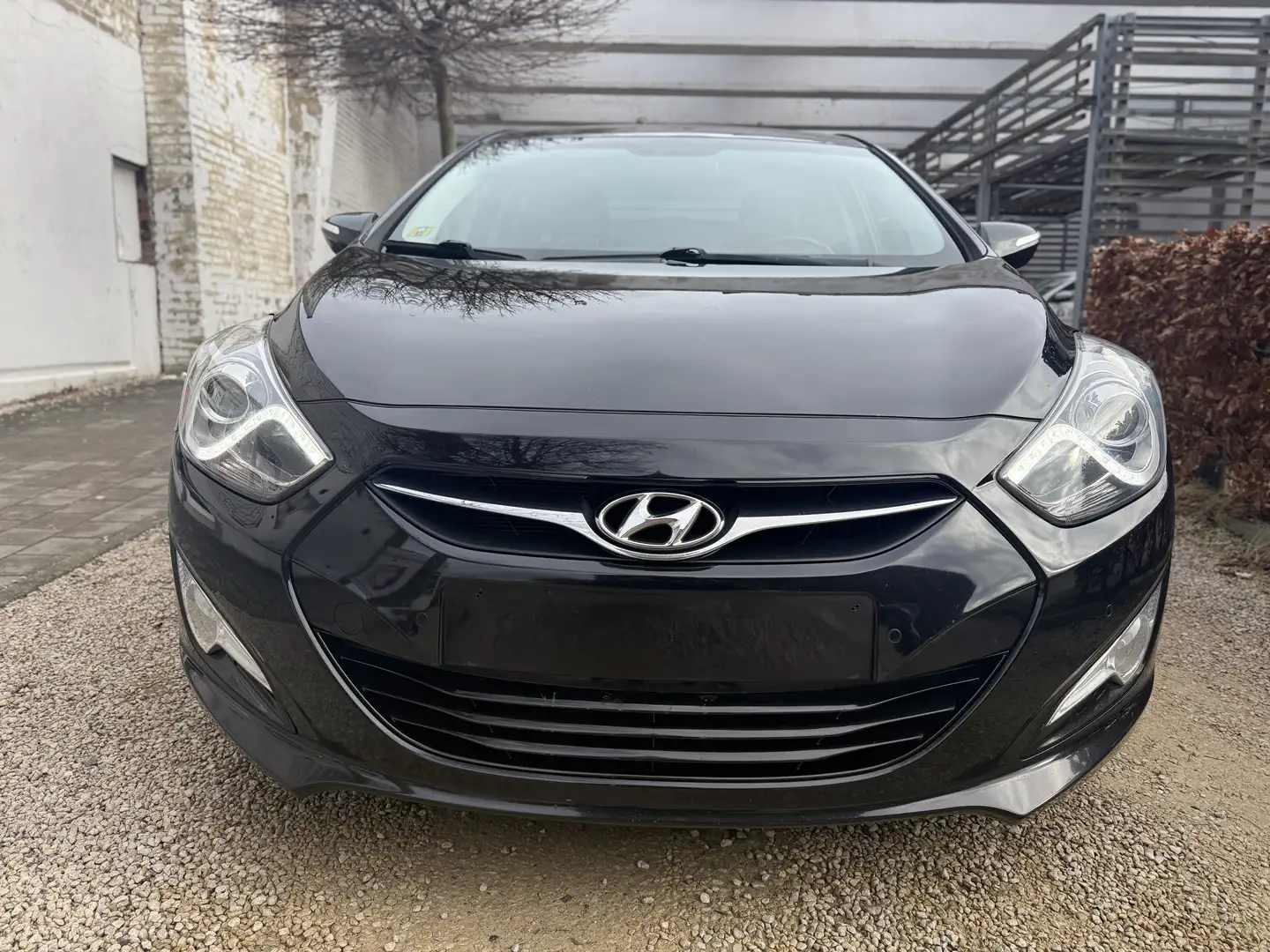 Hyundai i40 1.7 CRDi Business Edition Sunroof Schwarz - 2