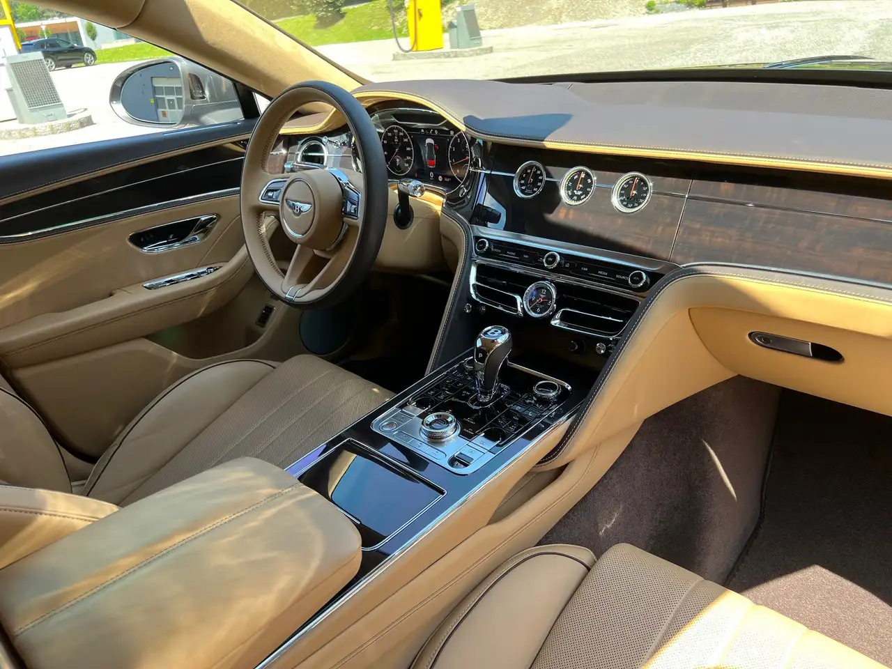 Bentley Flying Spur 2021 — фото 14