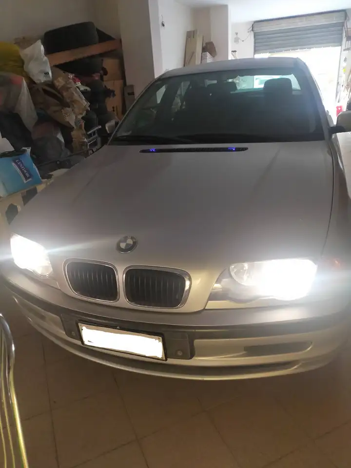BMW 318 i, foto 1