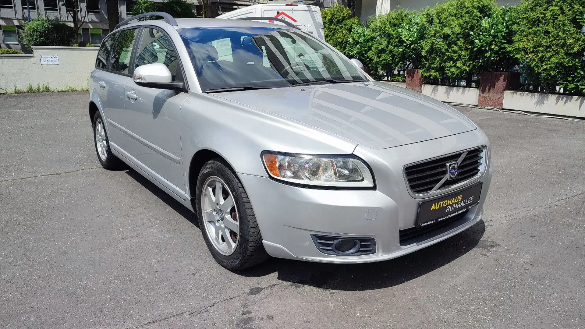 Volvo V50 Kombi 2.0 D Momentum, Leder , Navigation,.. Argento - 1