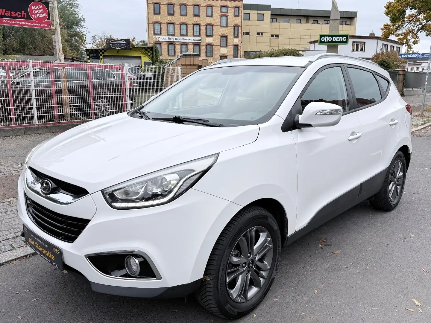 Hyundai iX35 2.0 4WD *AUTOMATIK*NAVI*TEMPOMAT*R-KAMERA** Weiß - 1