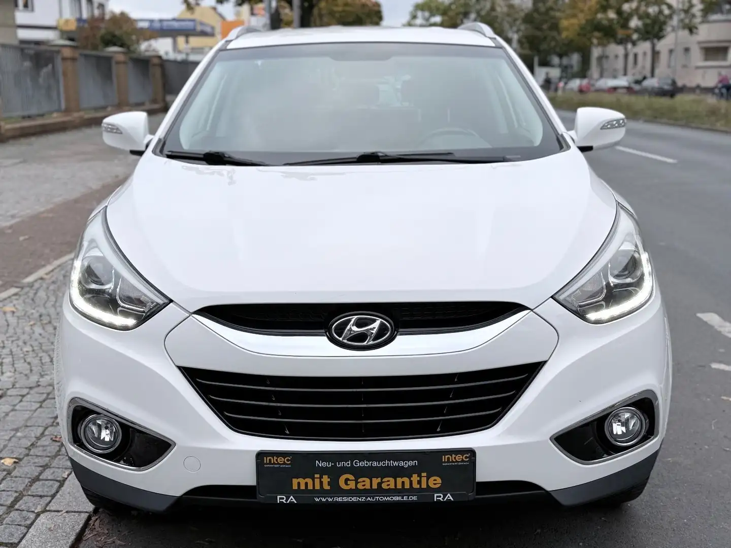 Hyundai iX35 2.0 4WD *AUTOMATIK*NAVI*TEMPOMAT*R-KAMERA** Weiß - 2
