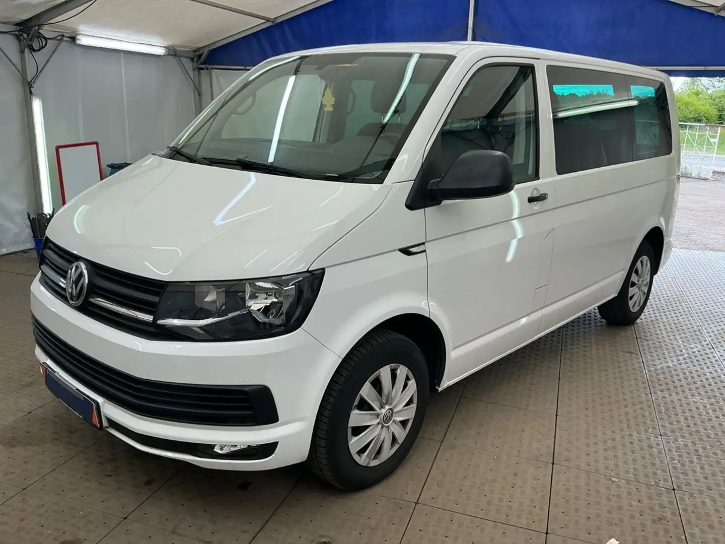 Volkswagen T6 Multivan 2,0 TDI 3xKlima Sitzh Navi 28615 km Weiß - 1