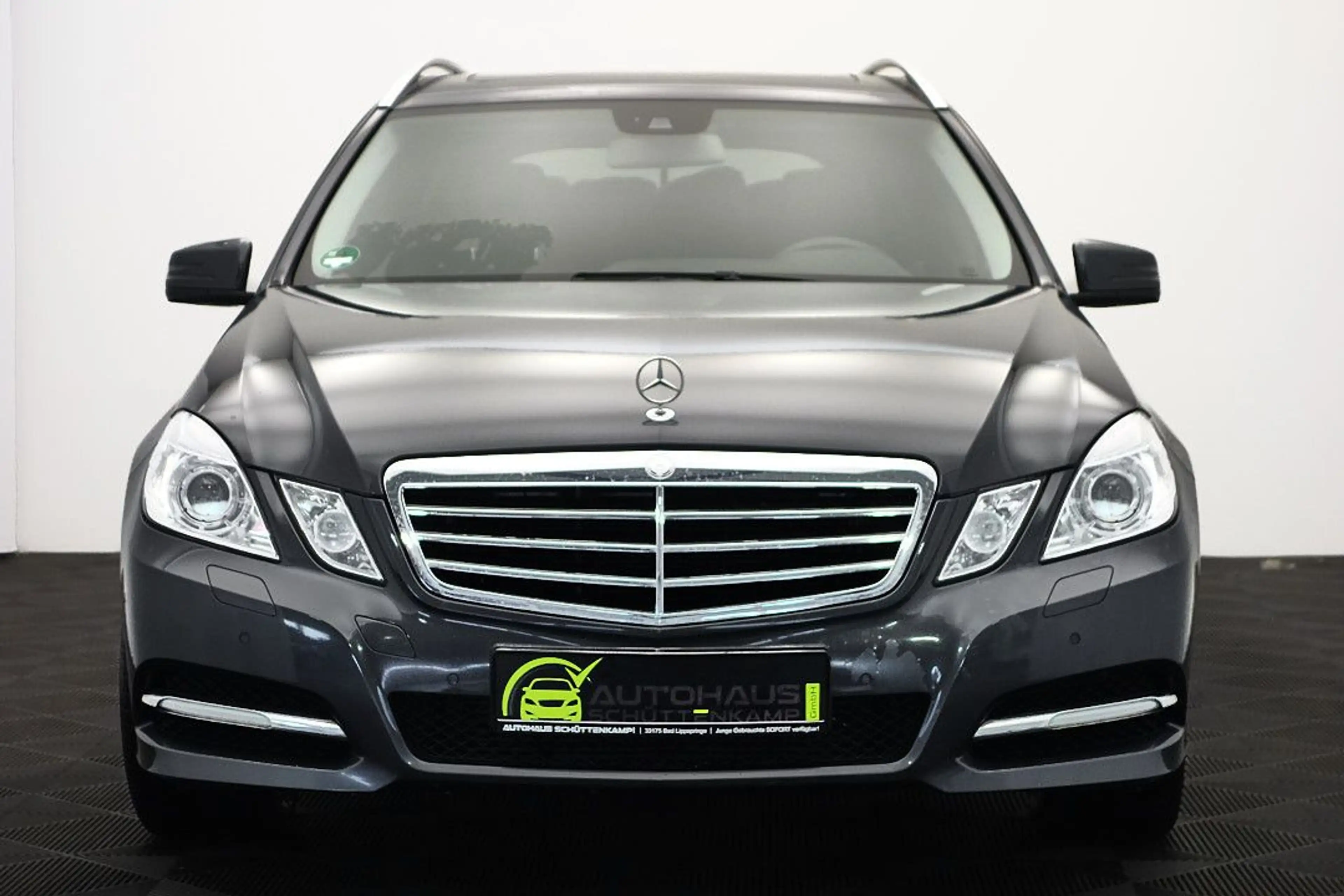 Mercedes-Benz E 200 CGI AVANTGARDE BE Bi-XENON+E-SITZE+SCHIEBE — photo 2