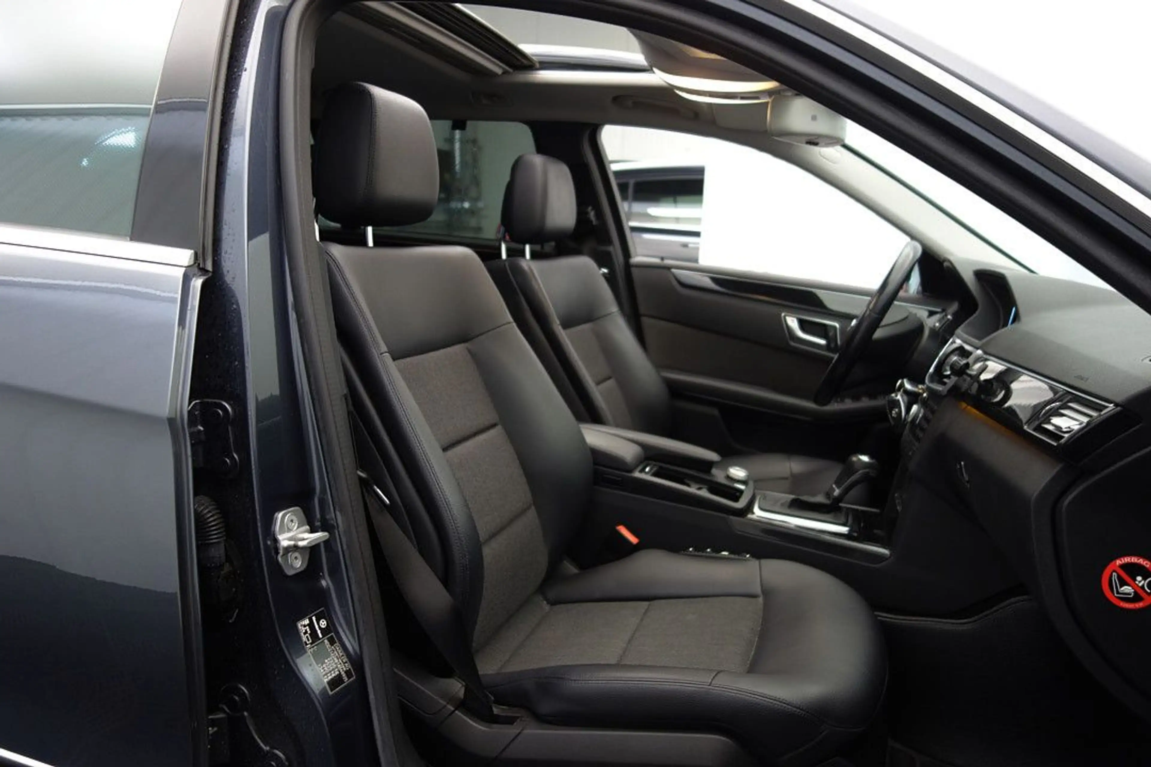 Mercedes-Benz E 200 CGI AVANTGARDE BE Bi-XENON+E-SITZE+SCHIEBE — photo 13