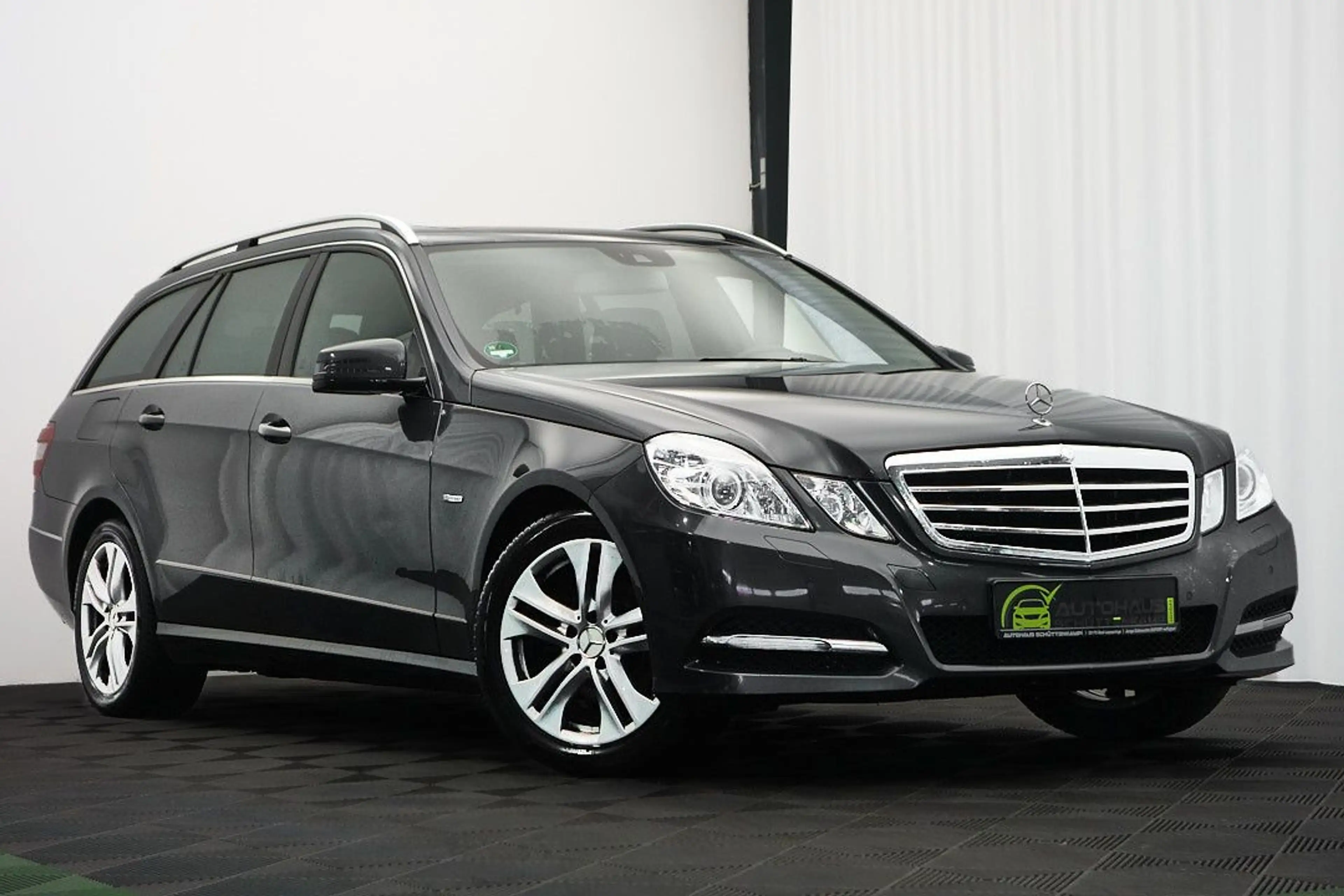 Mercedes-Benz E 200 CGI AVANTGARDE BE Bi-XENON+E-SITZE+SCHIEBE
