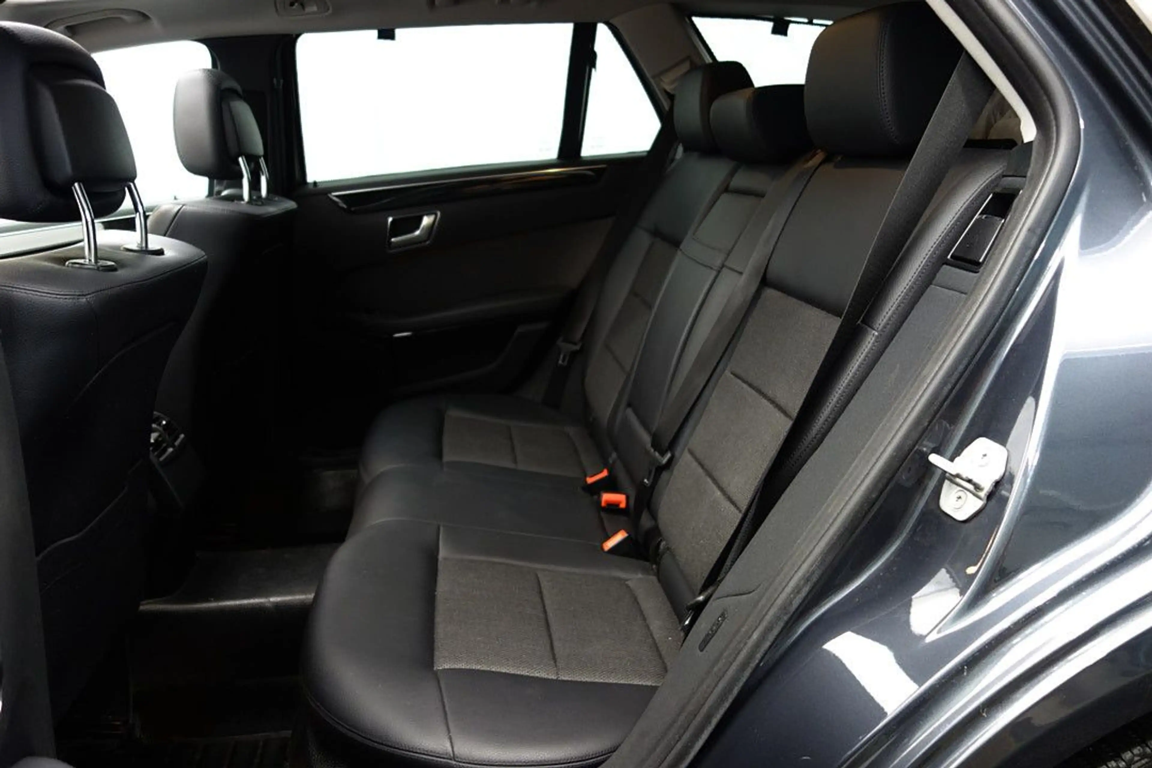 Mercedes-Benz E 200 CGI AVANTGARDE BE Bi-XENON+E-SITZE+SCHIEBE — photo 11