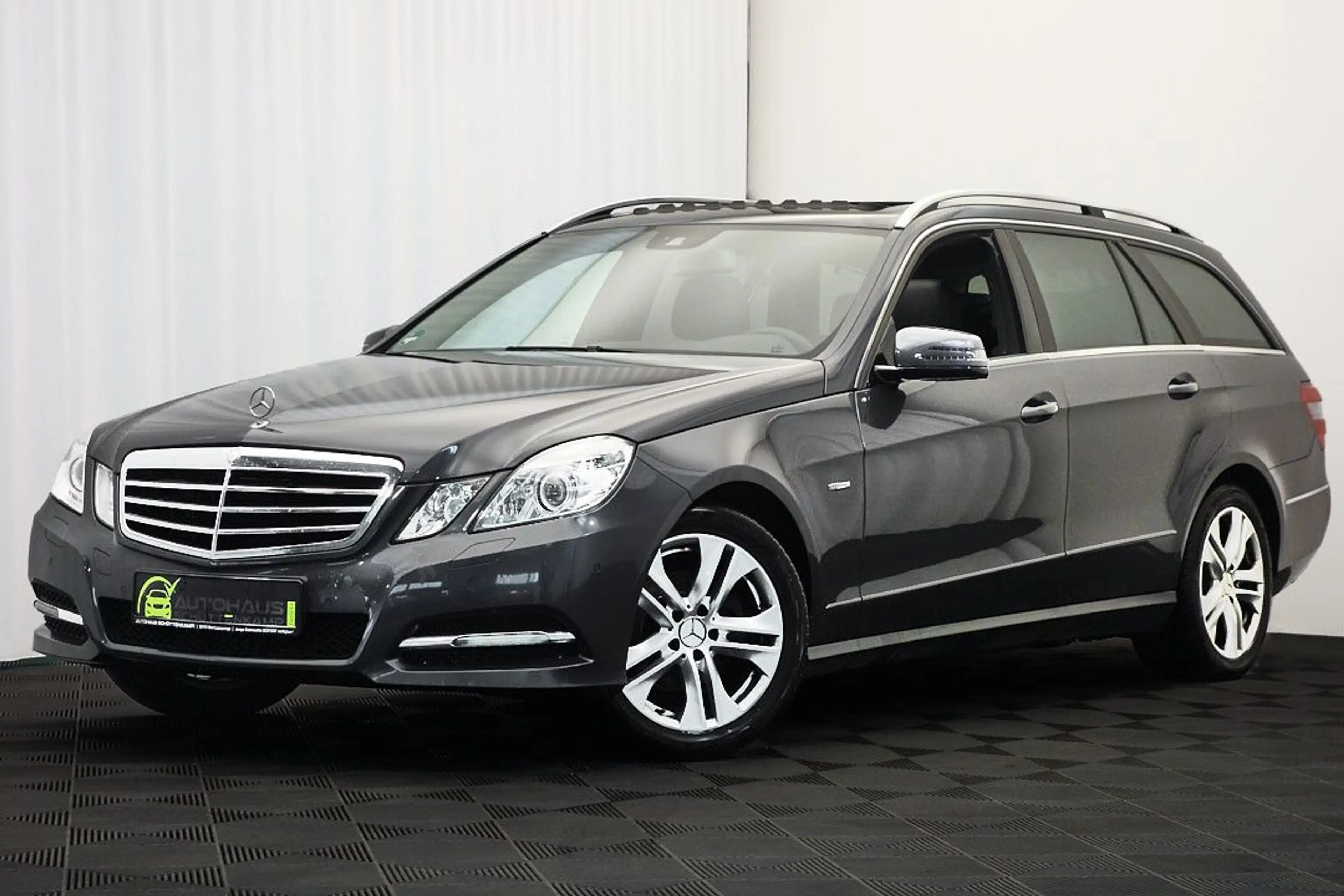 Mercedes-Benz E 200 CGI AVANTGARDE BE Bi-XENON+E-SITZE+SCHIEBE — photo 3