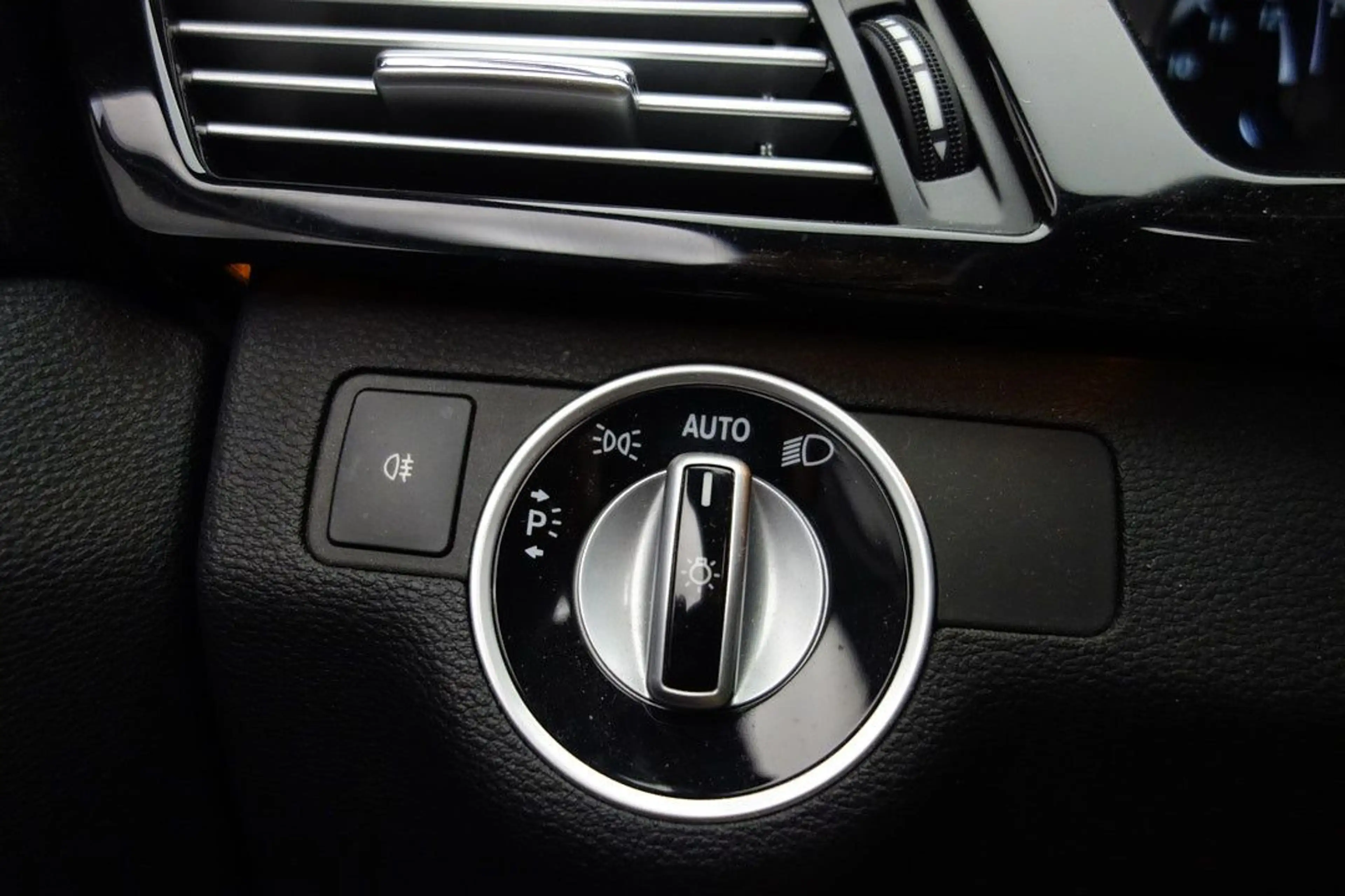 Mercedes-Benz E 200 CGI AVANTGARDE BE Bi-XENON+E-SITZE+SCHIEBE — photo 18