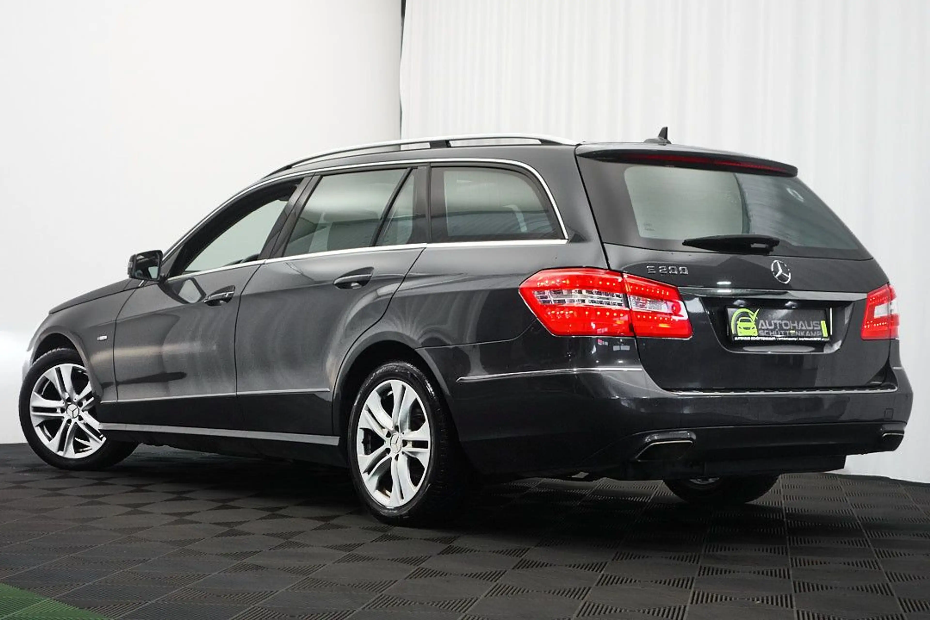 Mercedes-Benz E 200 CGI AVANTGARDE BE Bi-XENON+E-SITZE+SCHIEBE — photo 8