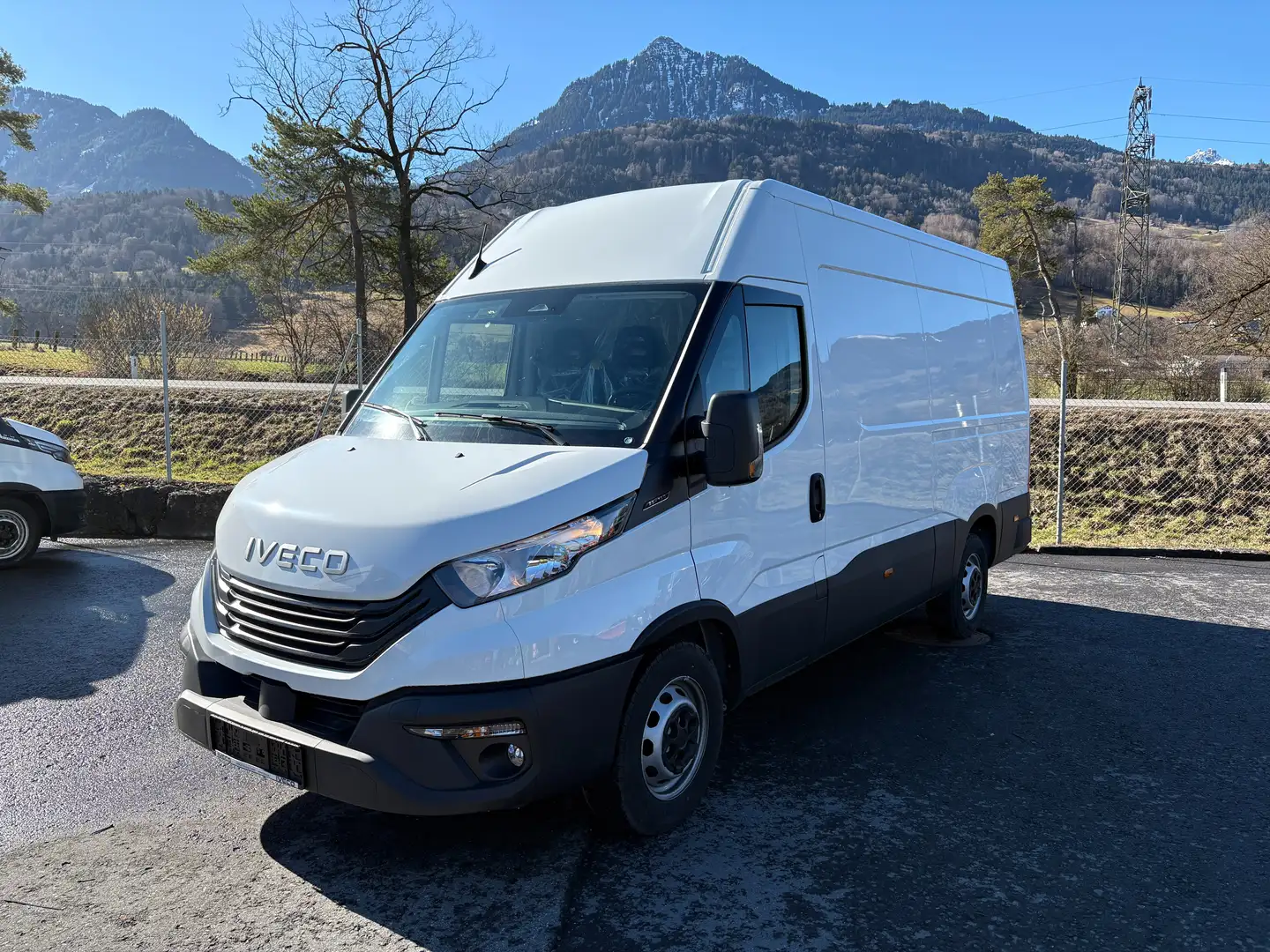 Iveco Daily 35S14B V Kastenwagen Weiß - 1
