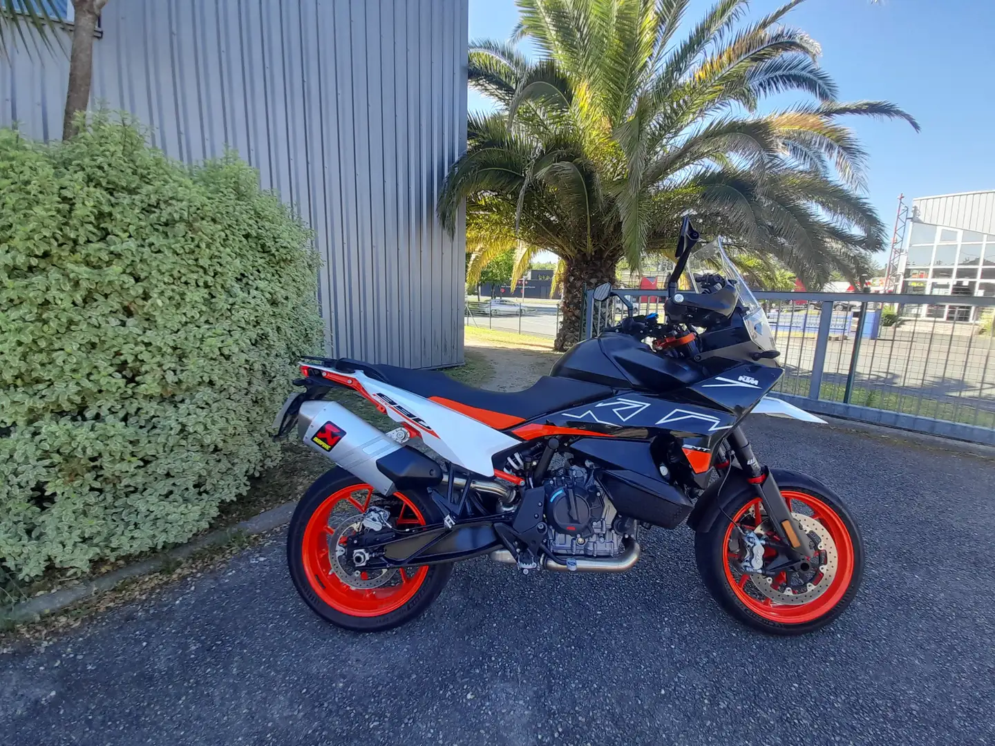 KTM 890 SMT - 1
