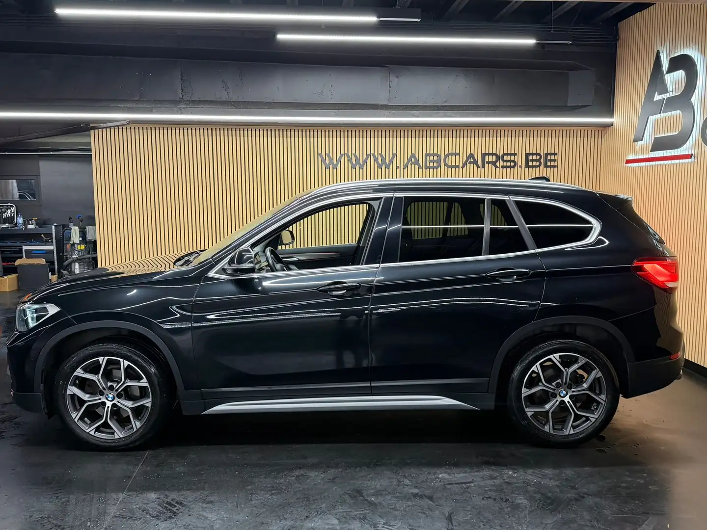 BMW X1 2.0 dA sDrive18 * GARANTIE 12 MOIS * 1ER PROP * Zwart - 2