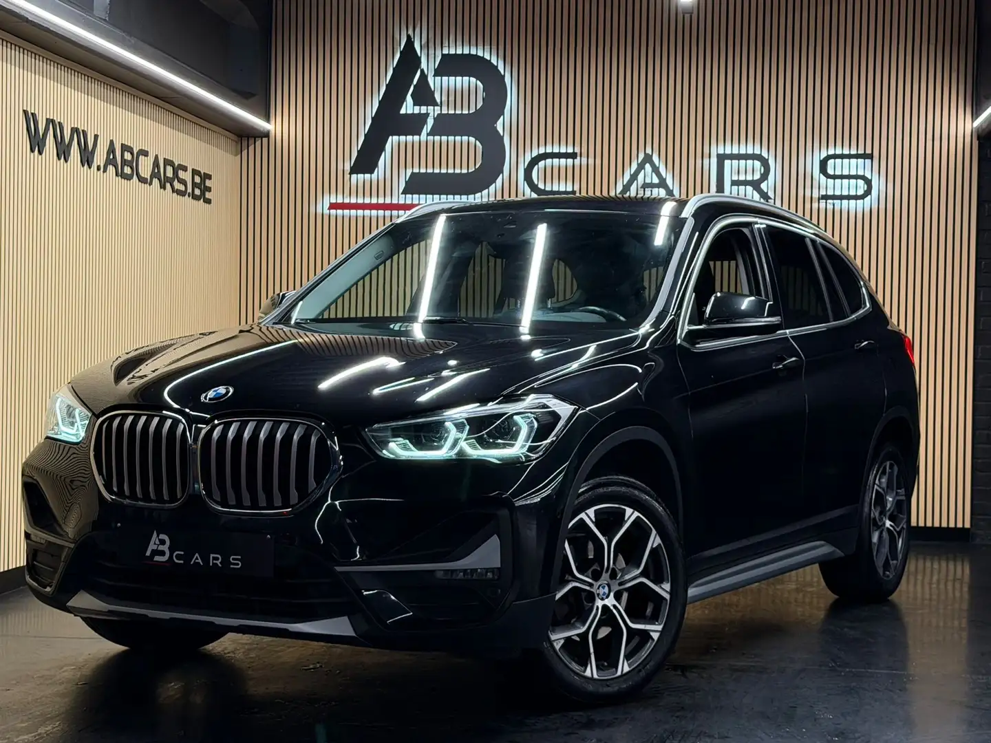 BMW X1 2.0 dA sDrive18 * GARANTIE 12 MOIS * 1ER PROP * Zwart - 1