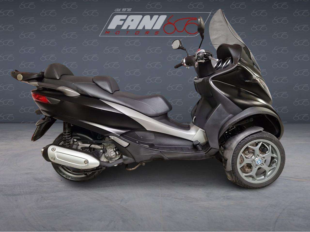 Piaggio MP3 300 -