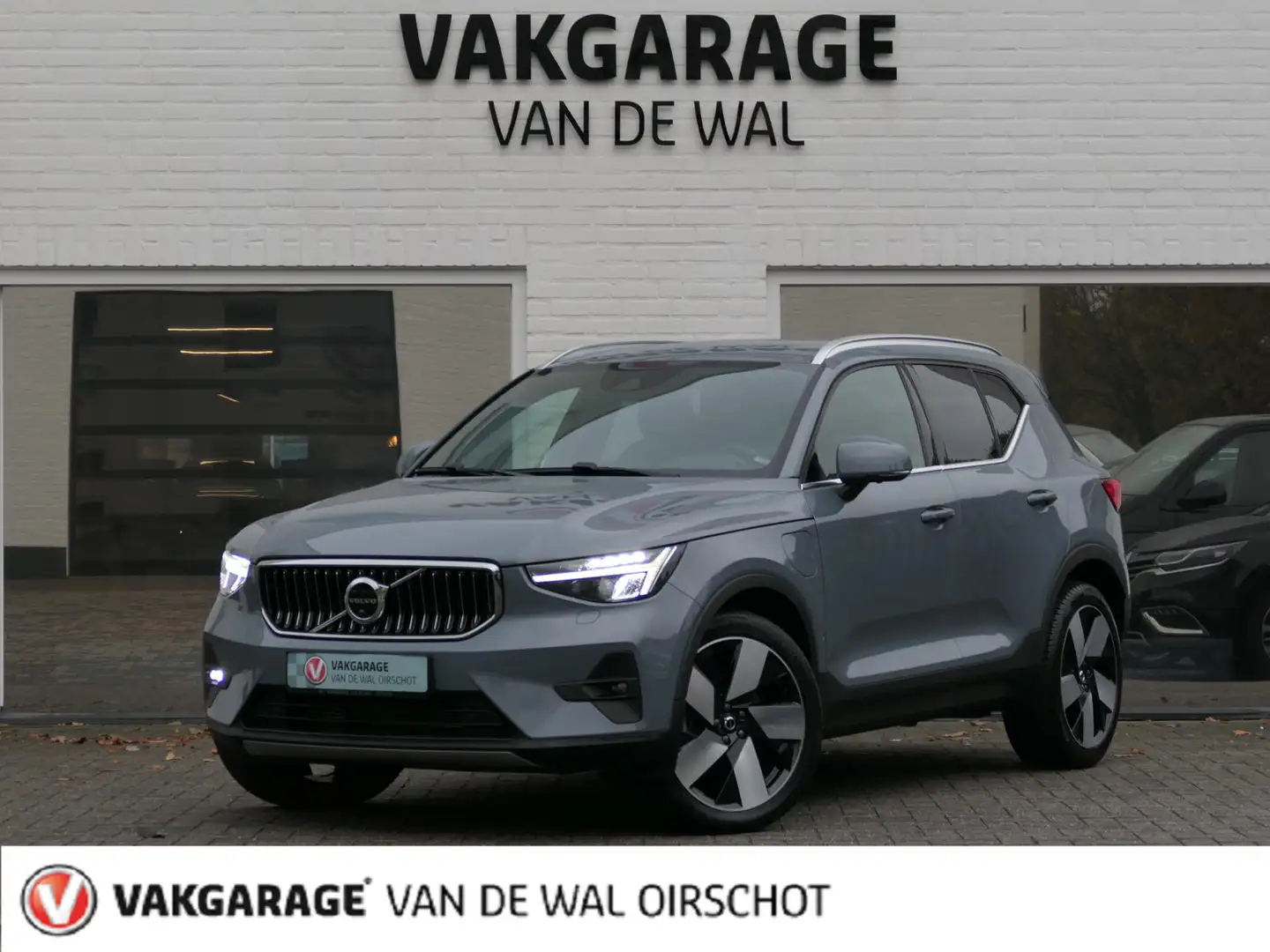 Volvo XC40 1.5 T5 Plug-in hybrid Plus Bright | 360°-camera | Grijs - 1