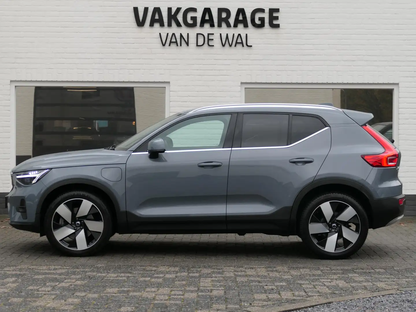 Volvo XC40 1.5 T5 Plug-in hybrid Plus Bright | 360°-camera | Grijs - 2