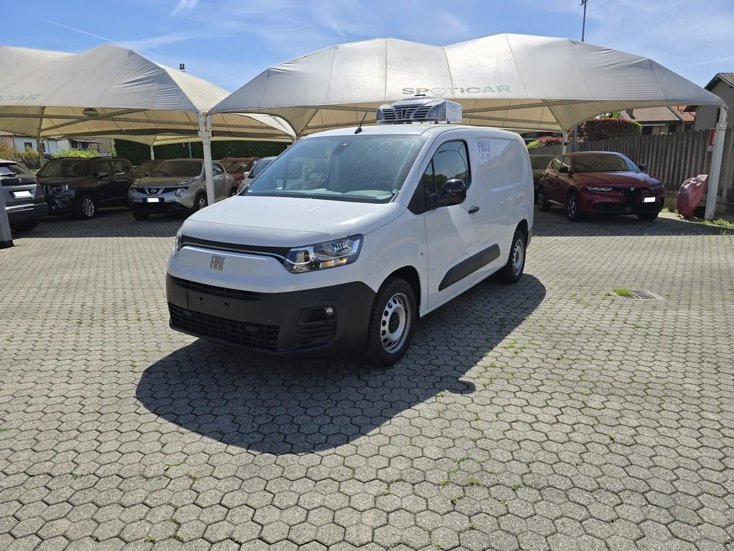 Fiat Doblò 1.5 BlueHdi 100CV PL-TN Van coibentato con Weiß - 1