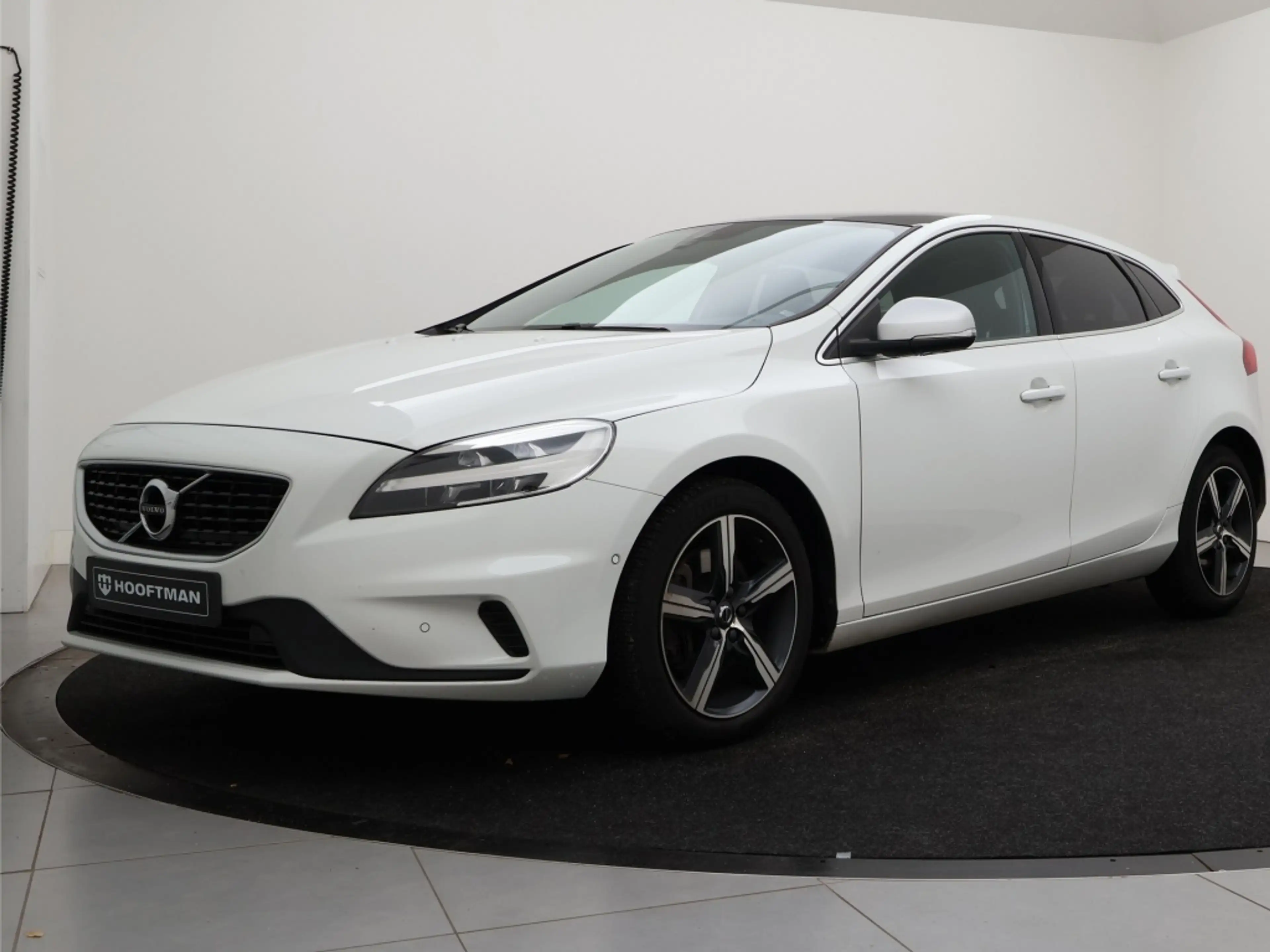 Volvo V40 1.5 T3 Polar+ Sport — photo 2