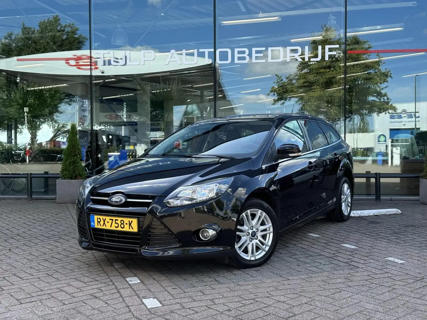 Ford Focus Wagon 1.6 EcoBoost Titanium Airco Clima Cruise Pse Zwart - 1