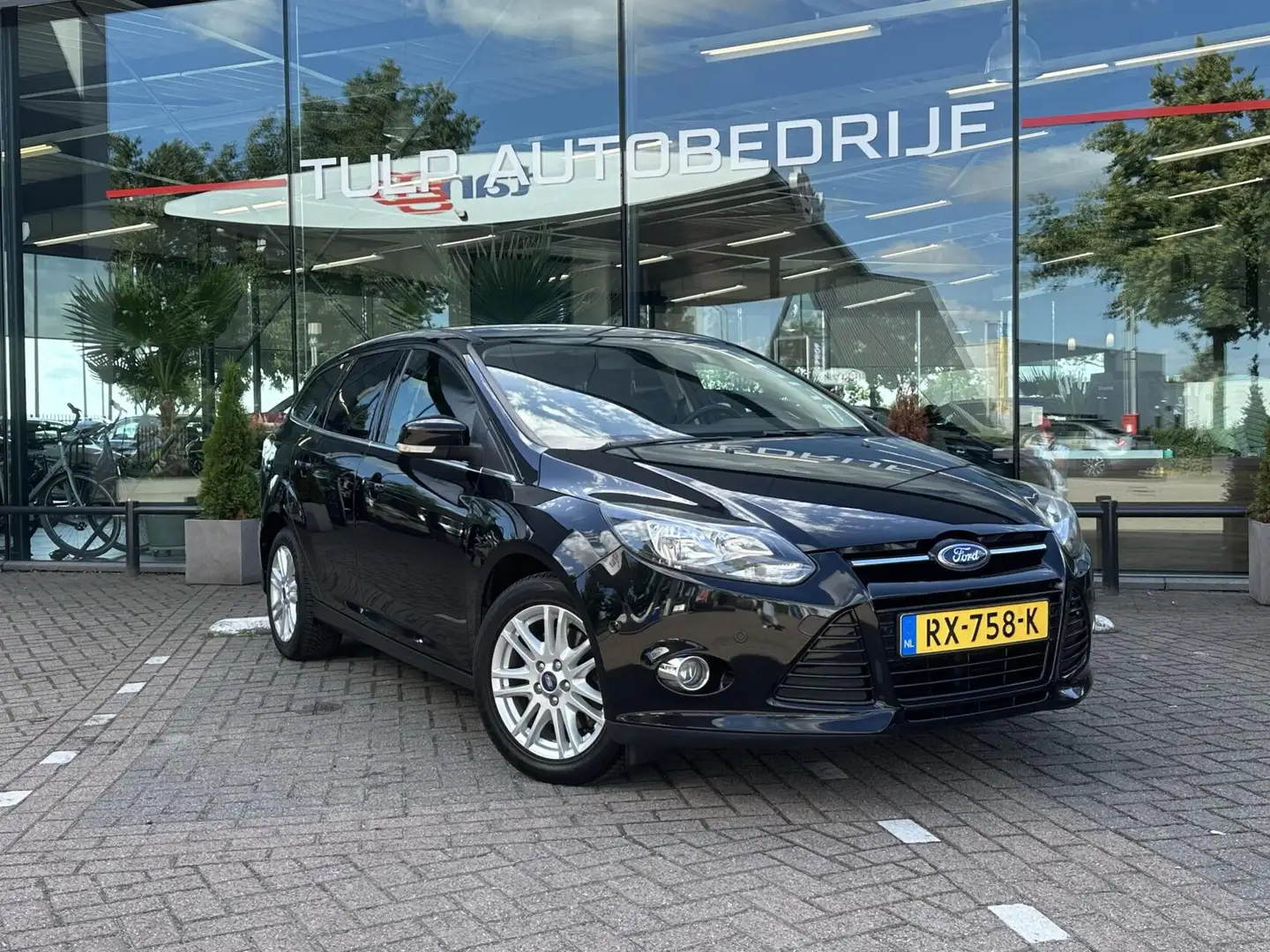 Ford Focus Wagon 1.6 EcoBoost Titanium Airco Clima Cruise Pse Zwart - 2