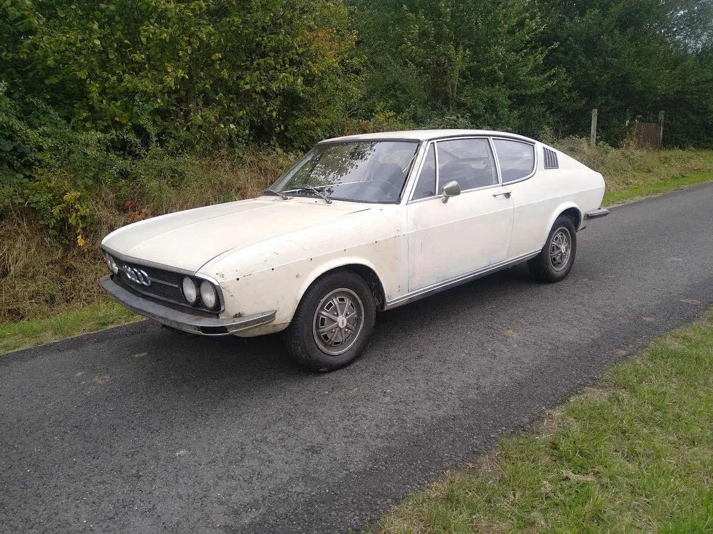 Audi 100 Coupe S  1971 115 PS Doppelvergaser Bílá - 1