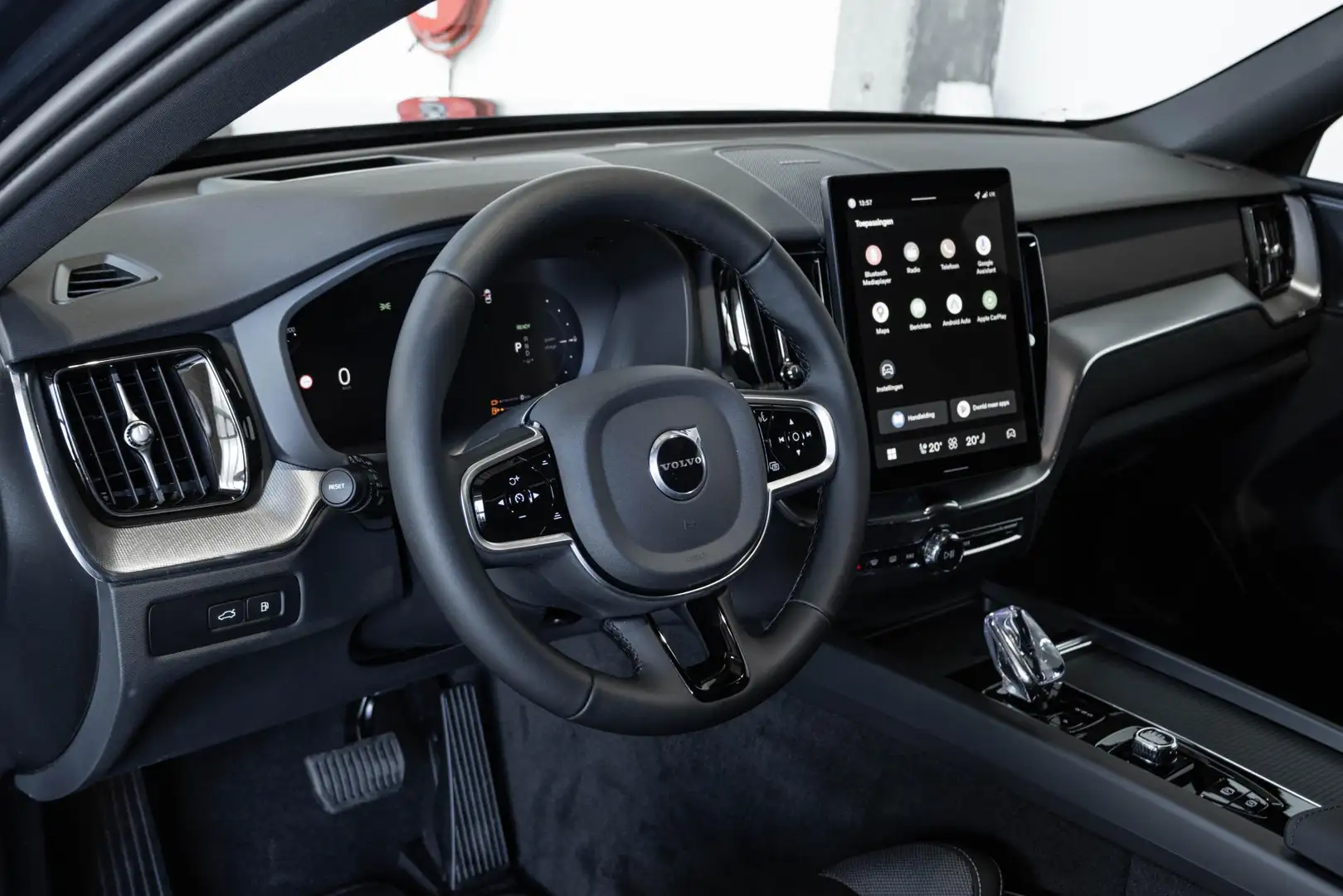 Volvo XC60 T6 Plug-in hybrid AWD Plus Black Edition | Nieuw m Bleu - 2