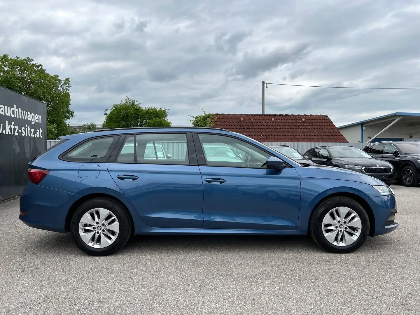 Skoda Octavia Combi 2,0 TDI Business DSG Azul - 2