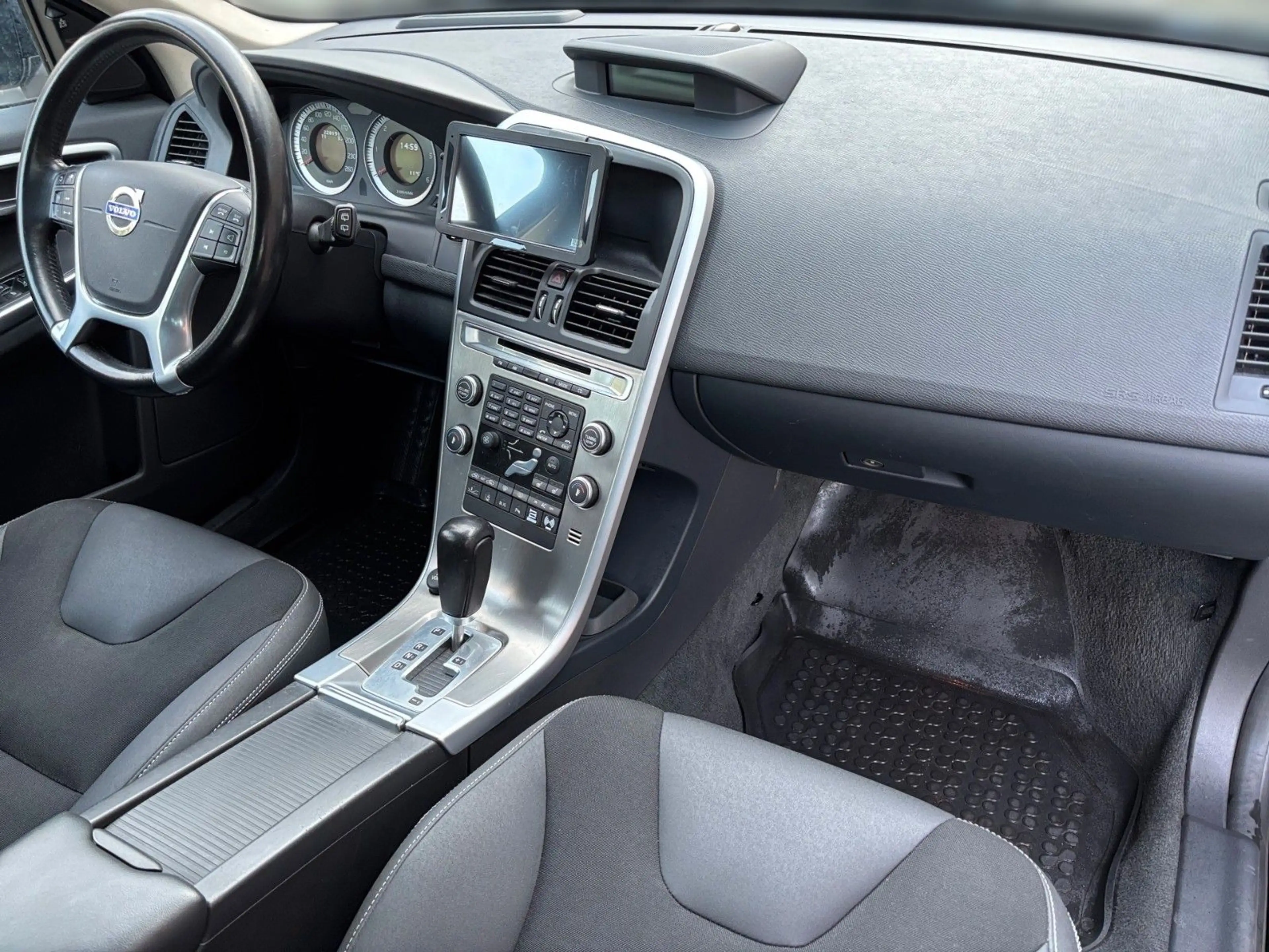 Volvo XC60 Momentum/Autom./SHZ/Xenon/Kamera — photo 12