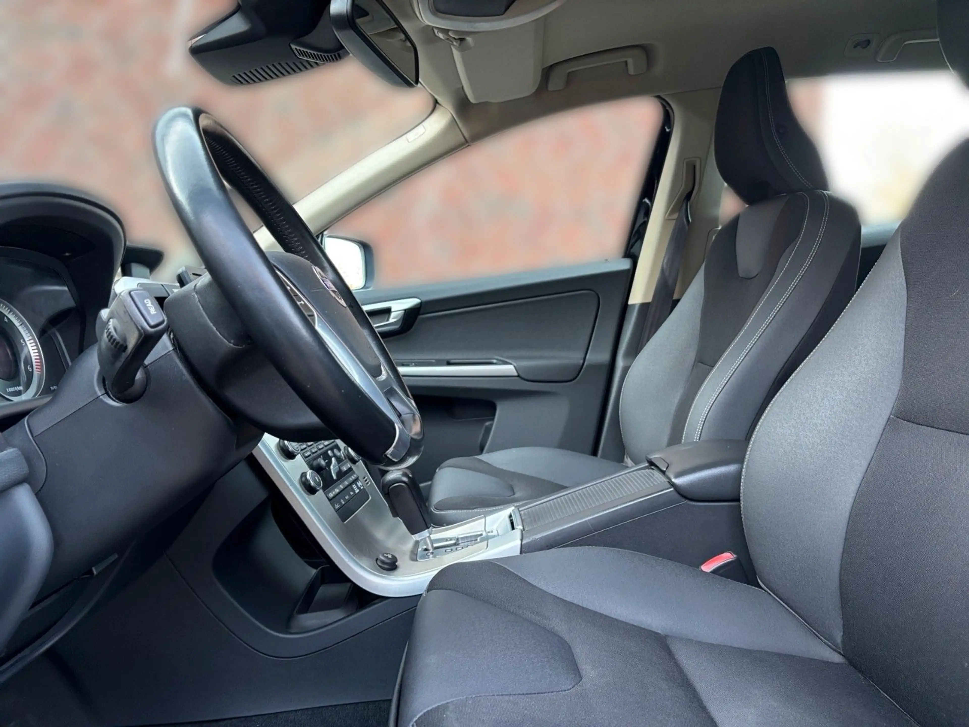 Volvo XC60 Momentum/Autom./SHZ/Xenon/Kamera — photo 11