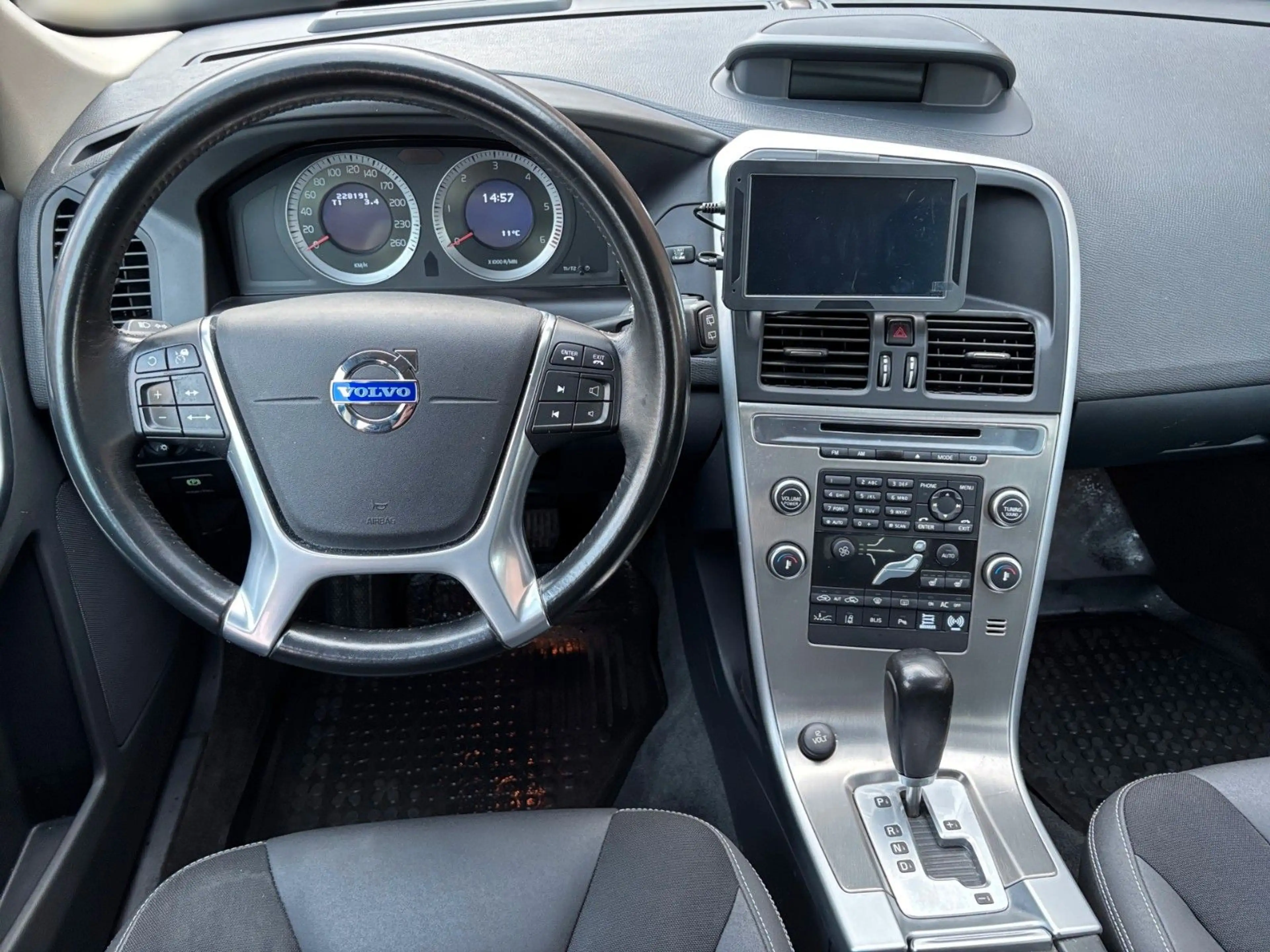 Volvo XC60 Momentum/Autom./SHZ/Xenon/Kamera — photo 14