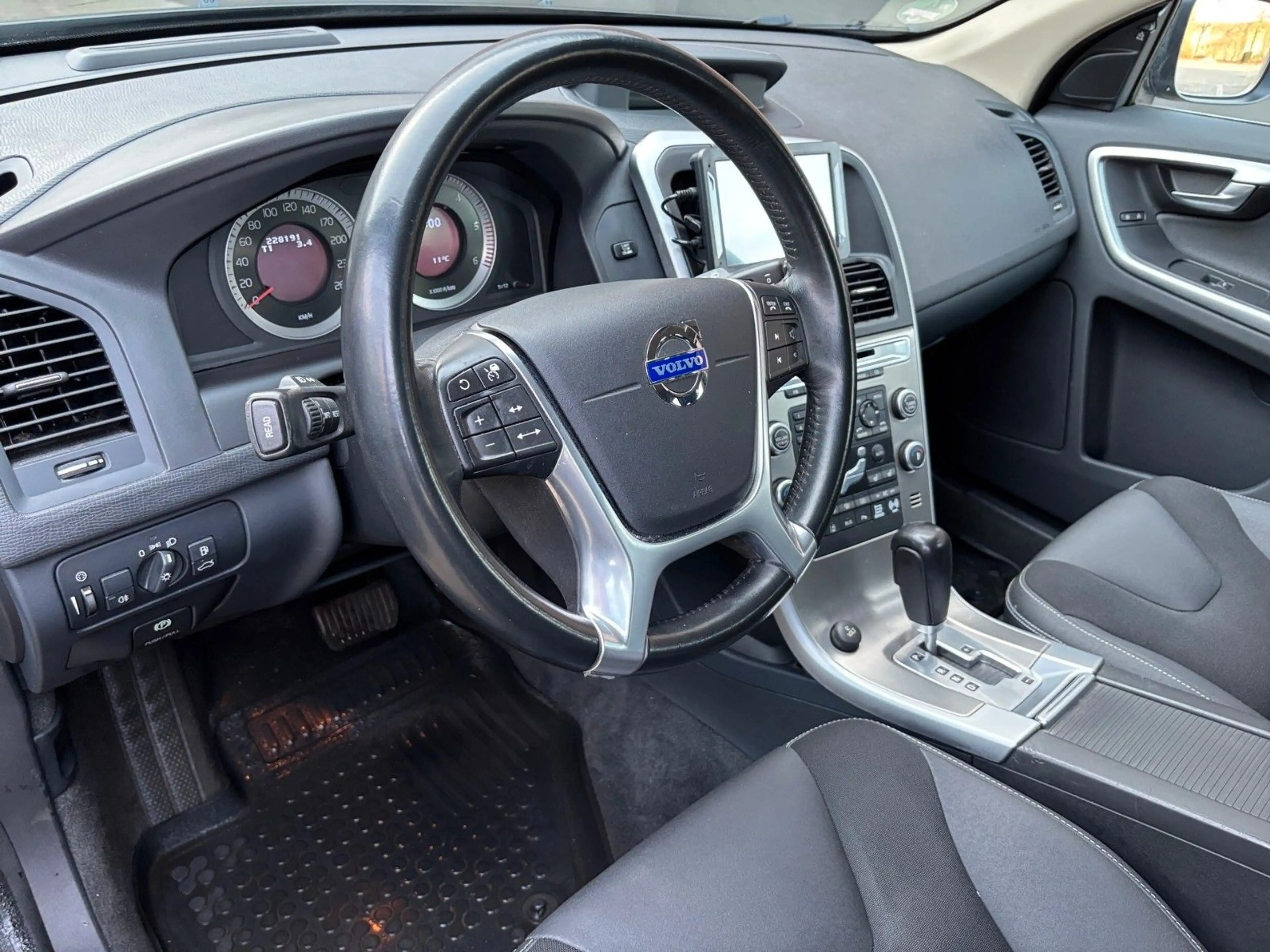 Volvo XC60 Momentum/Autom./SHZ/Xenon/Kamera — photo 13