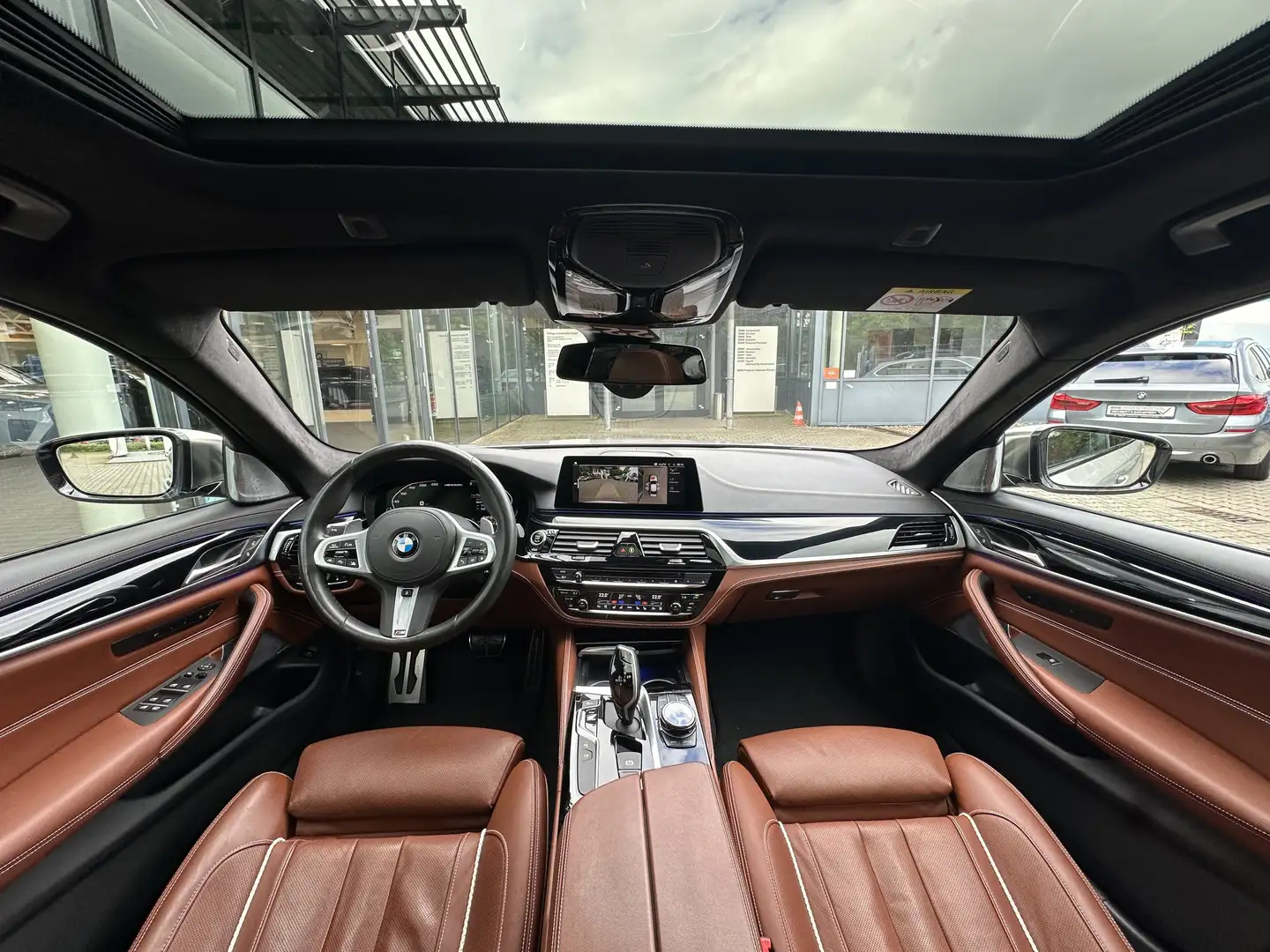 BMW 550 M550i xDrive INDIVIDUAL B&W AHK St.Hzg TV LASER Silber - 2