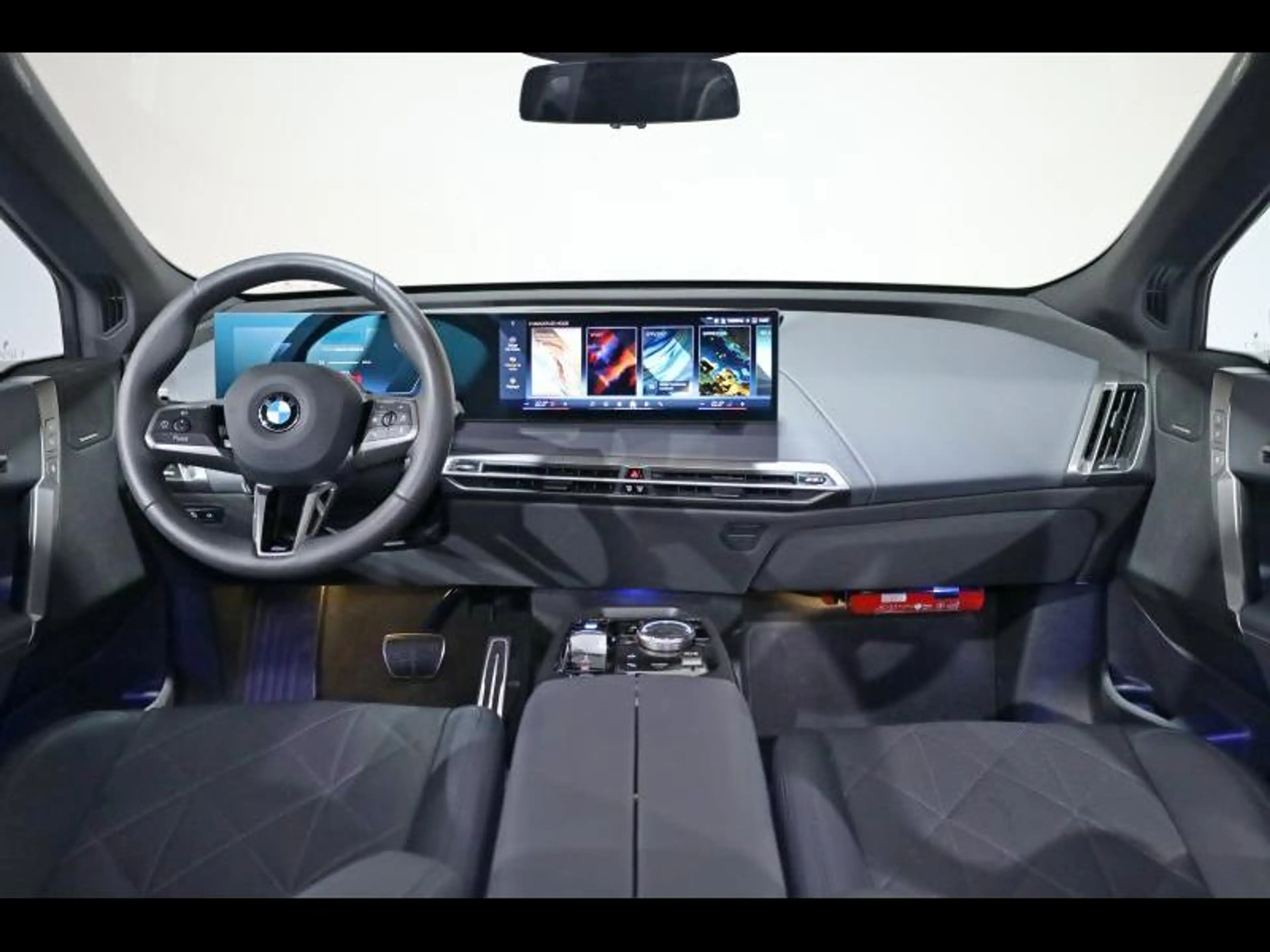 BMW iX xDrive60 Kit M Sport — photo 8