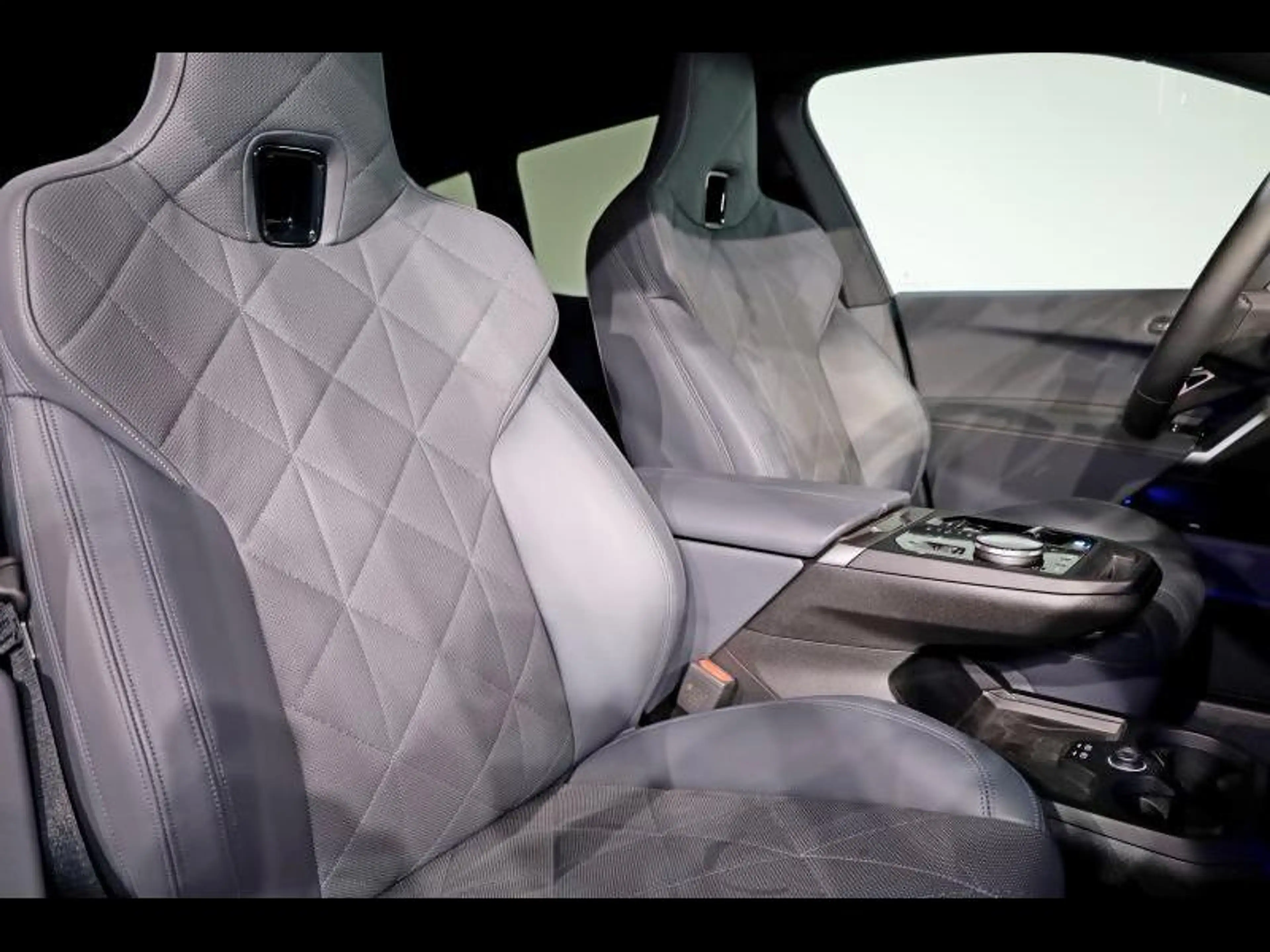 BMW iX xDrive60 Kit M Sport — photo 12