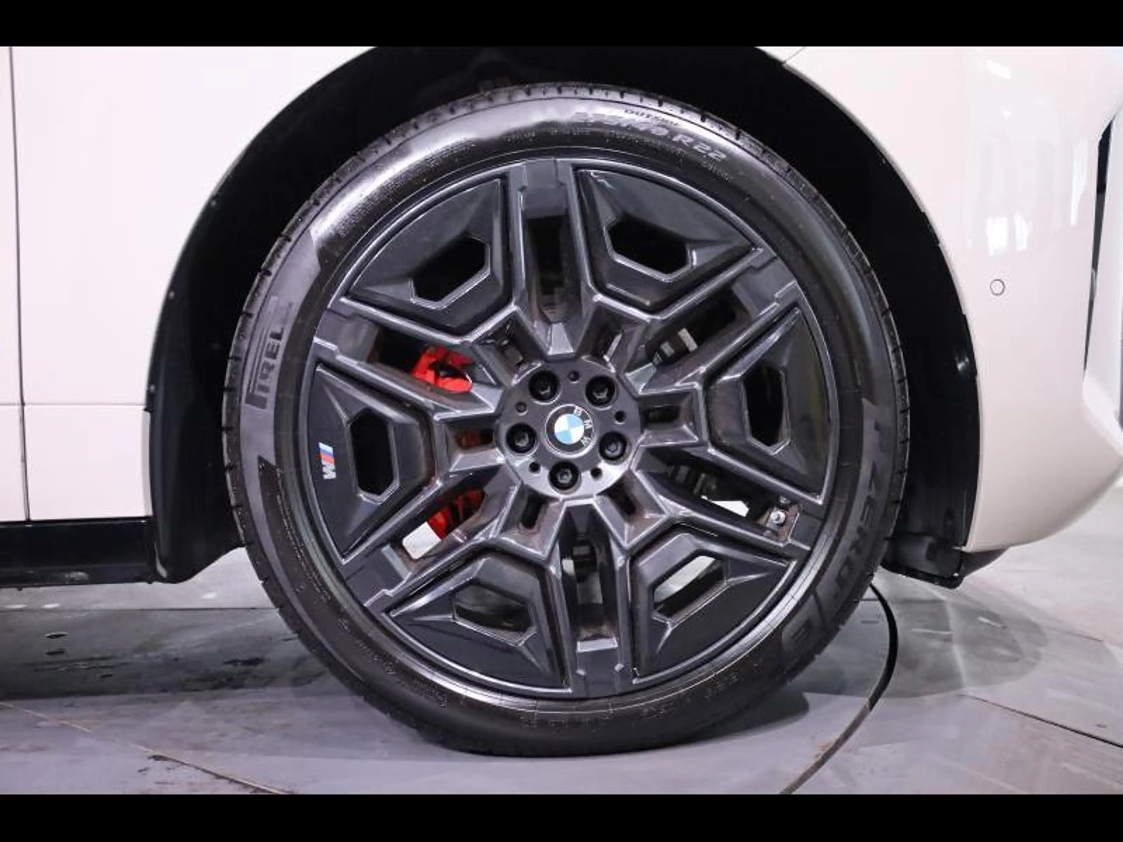 BMW iX xDrive60 Kit M Sport — photo 9