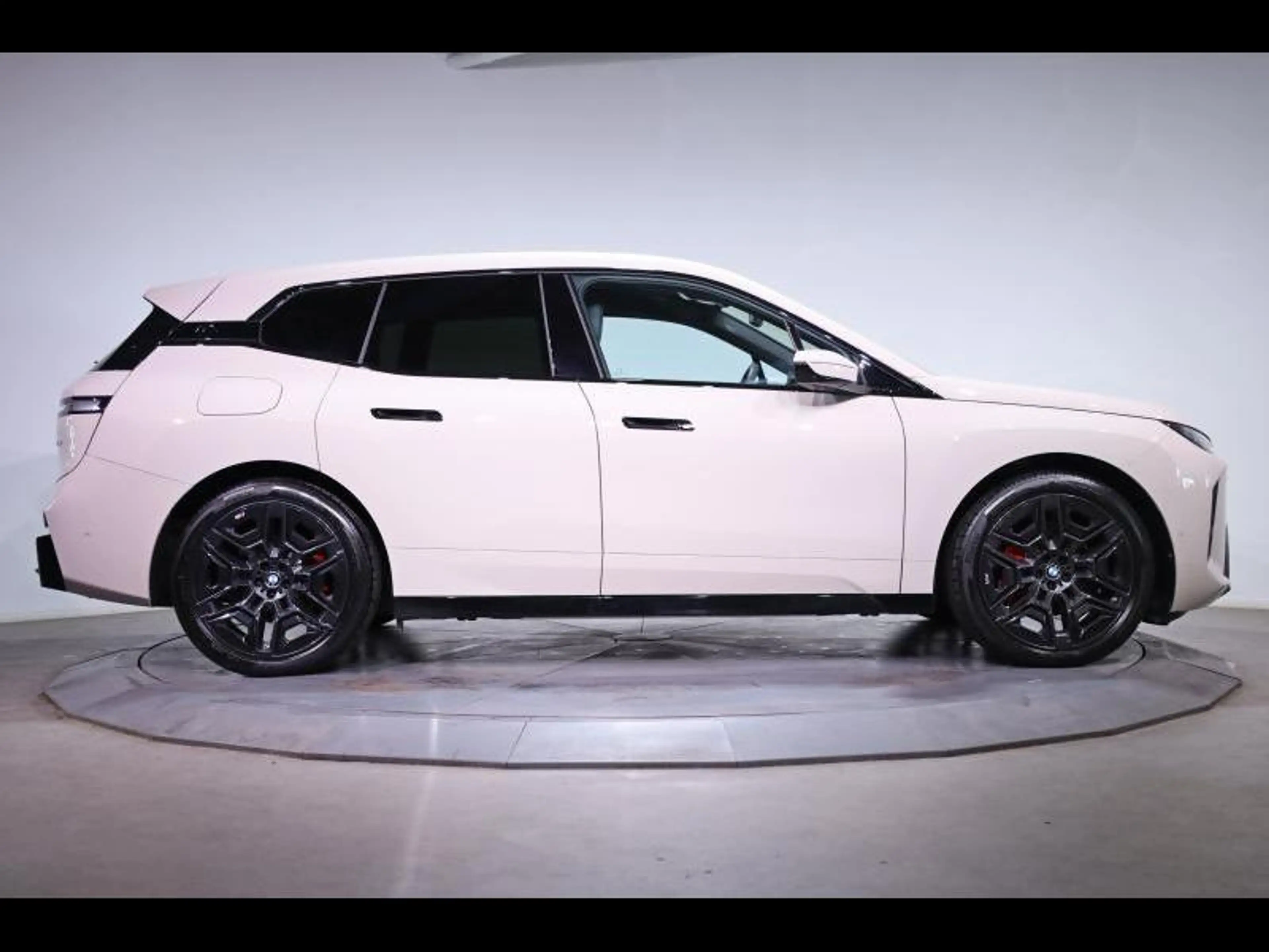 BMW iX xDrive60 Kit M Sport — photo 4