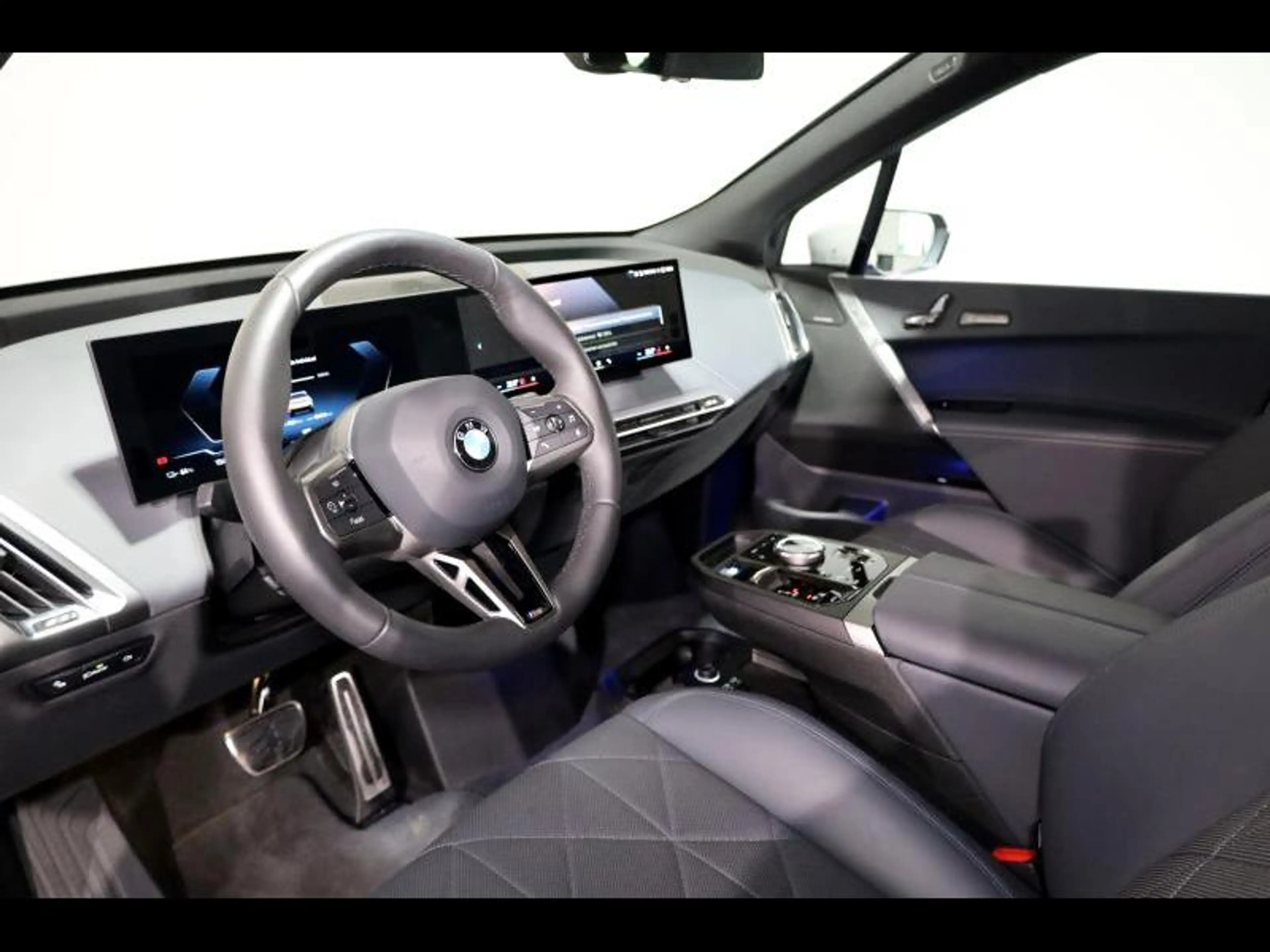 BMW iX xDrive60 Kit M Sport — photo 7