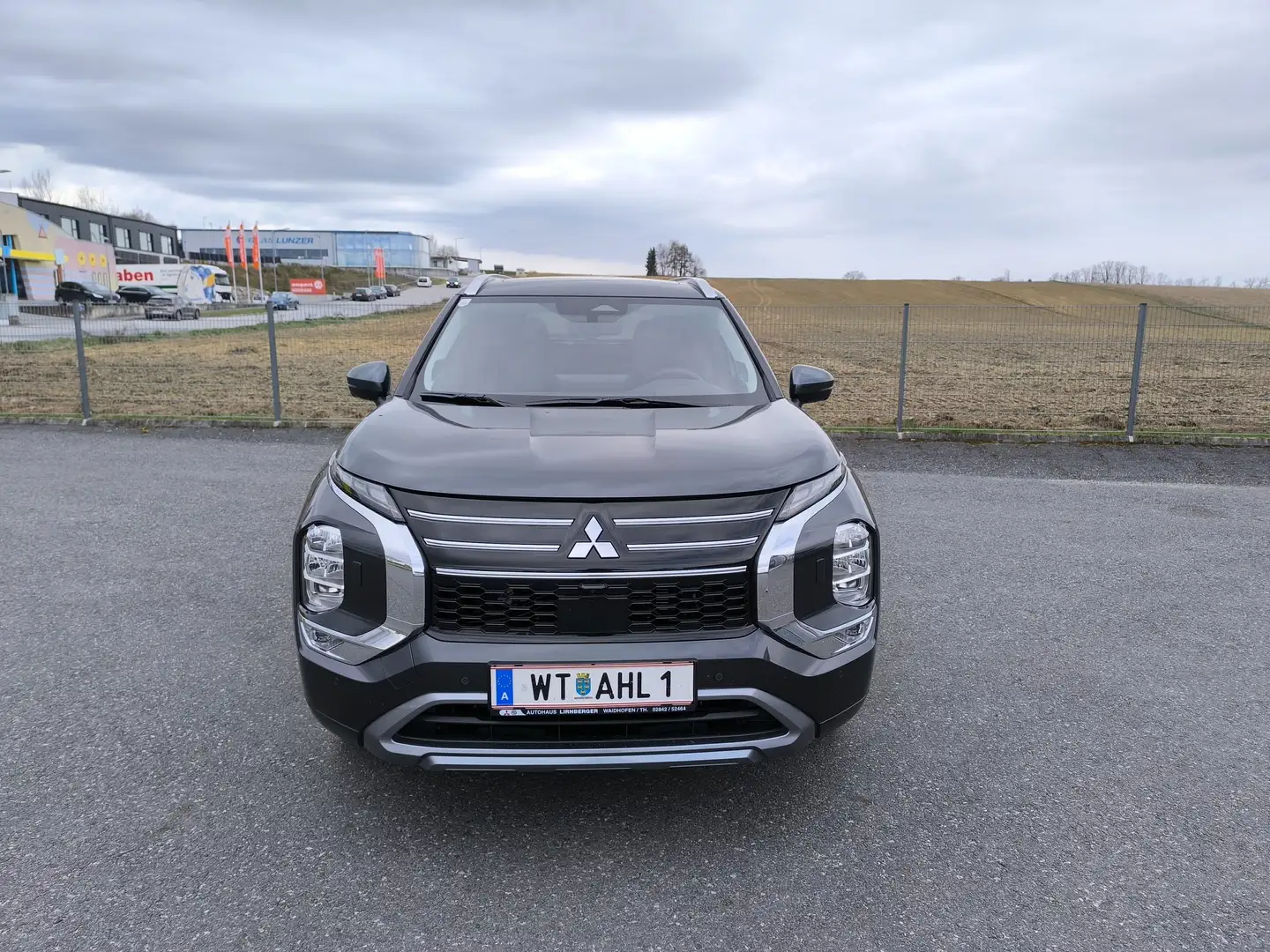 Mitsubishi Outlander 2,4 PHEV S-AWC Diamond Grau - 2