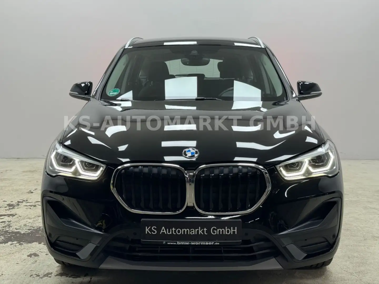 BMW X1 sDrive 18 i*Automatik*Navi*LED*PDC*AHK* Schwarz - 2