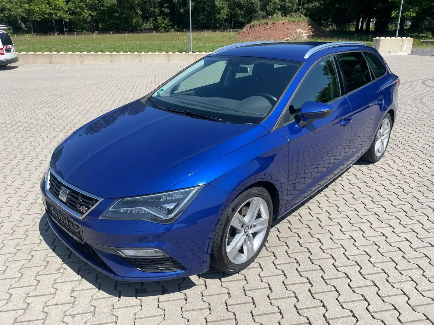 SEAT Leon ST 1.5 TSI FR NAVI  /  ALU  /  SHZ / LED Blau - 1