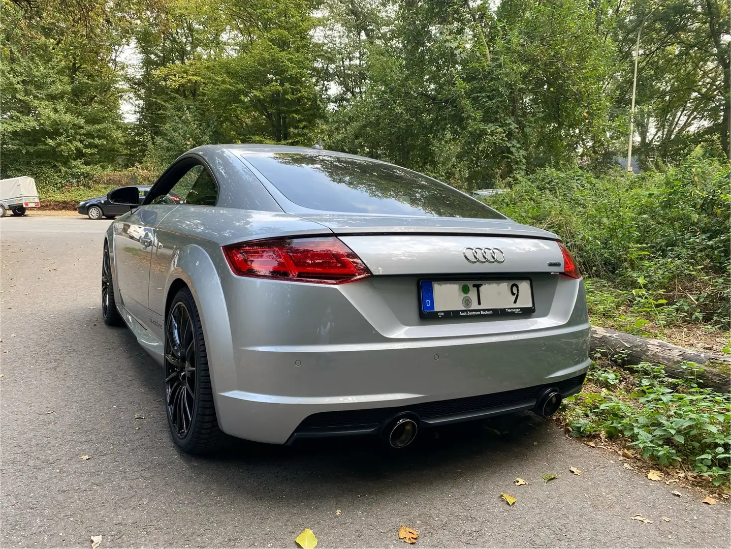 Audi TT Coupé 2.0 TFSI Quattro Matrix B&O Klimaautomatik Grau - 1