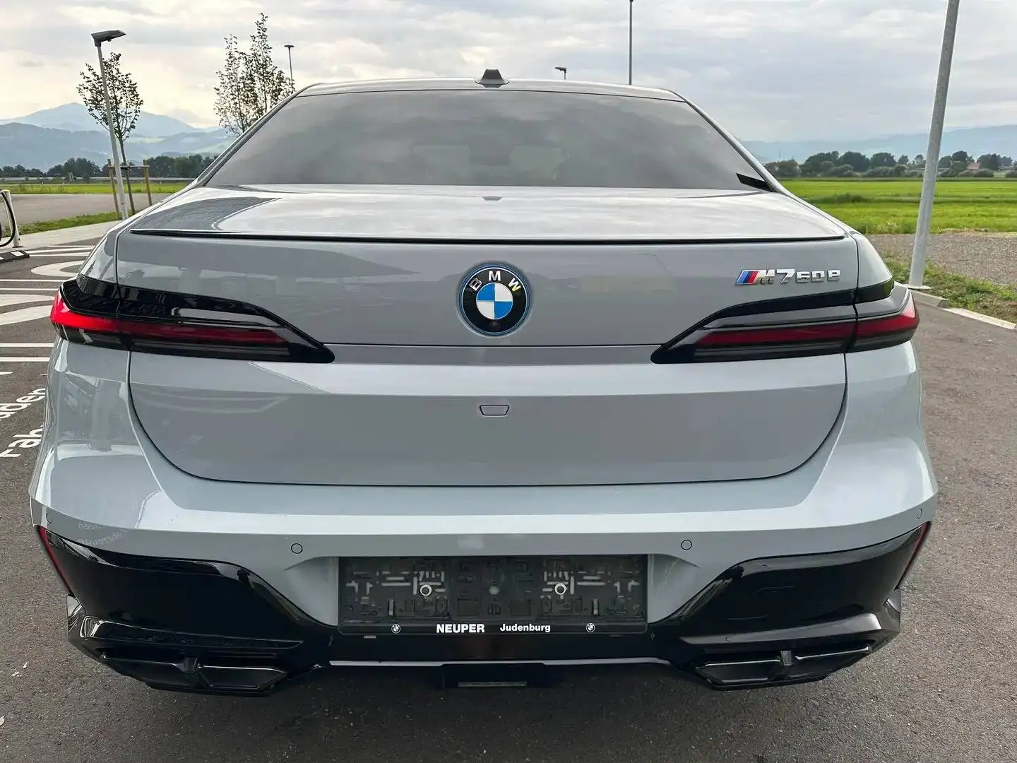BMW 760 M760e xDrive Limousine Grau - 2