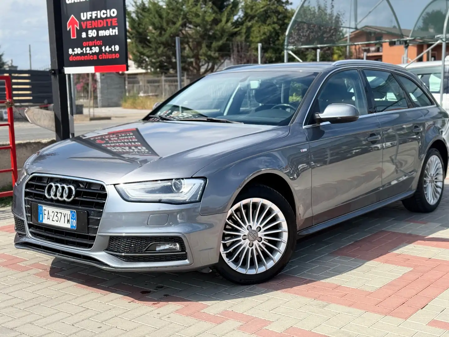 Audi A4 A4 Avant 2.0 TDI 150CV S-LINE Grigio - 2
