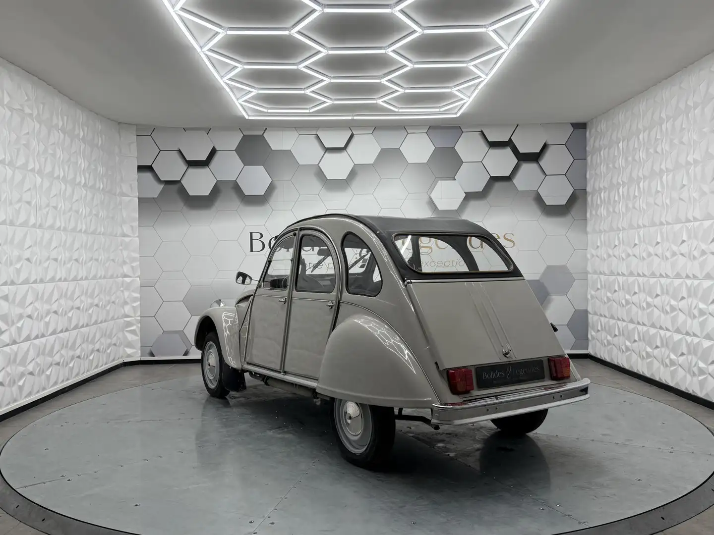 Citroen 2CV 6 Spécial - FFVE/Restauration/Garantie 12 Mois Beige - 2