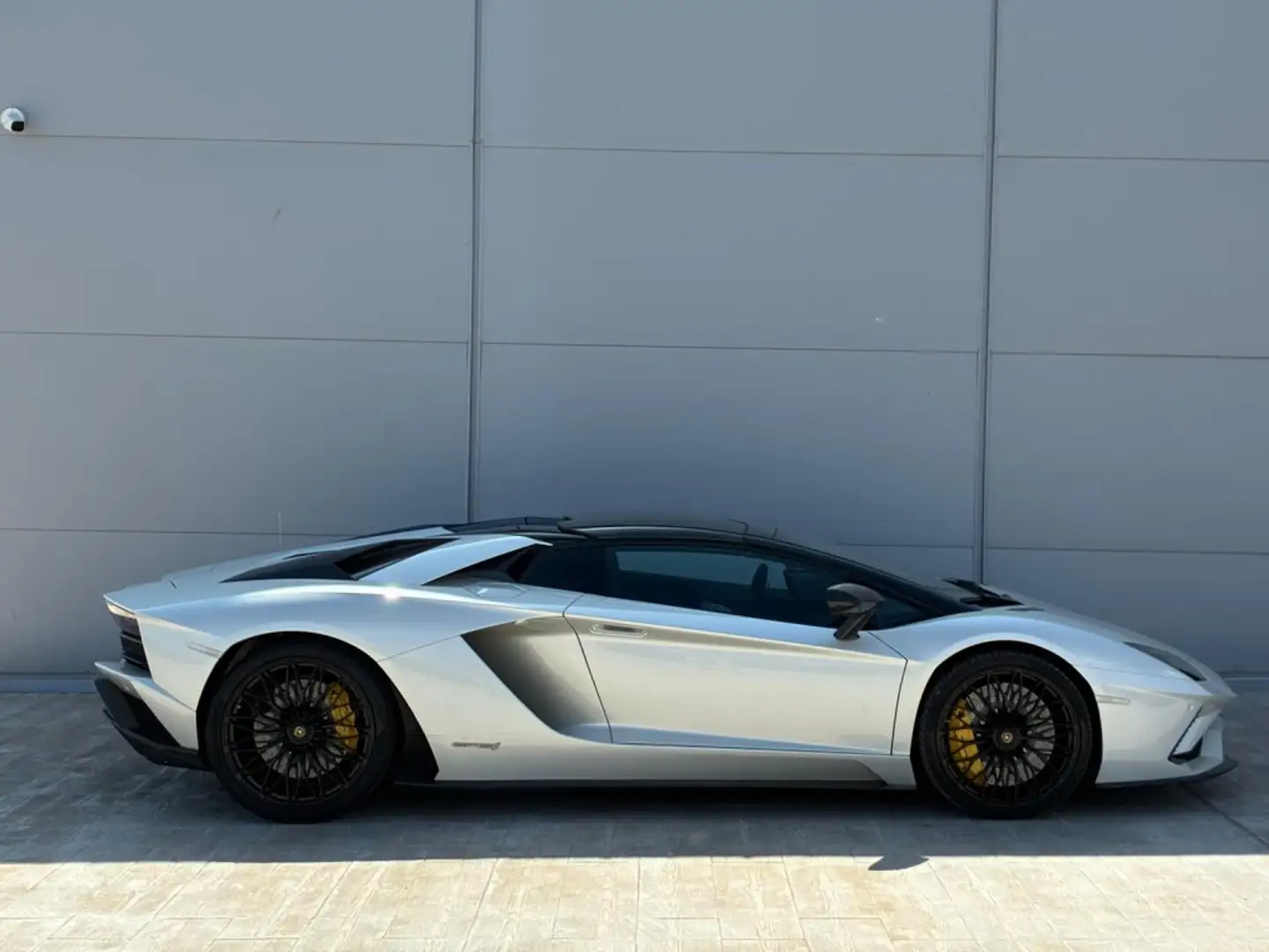 Lamborghini Aventador LP740-4 S Roadster Weiß - 2
