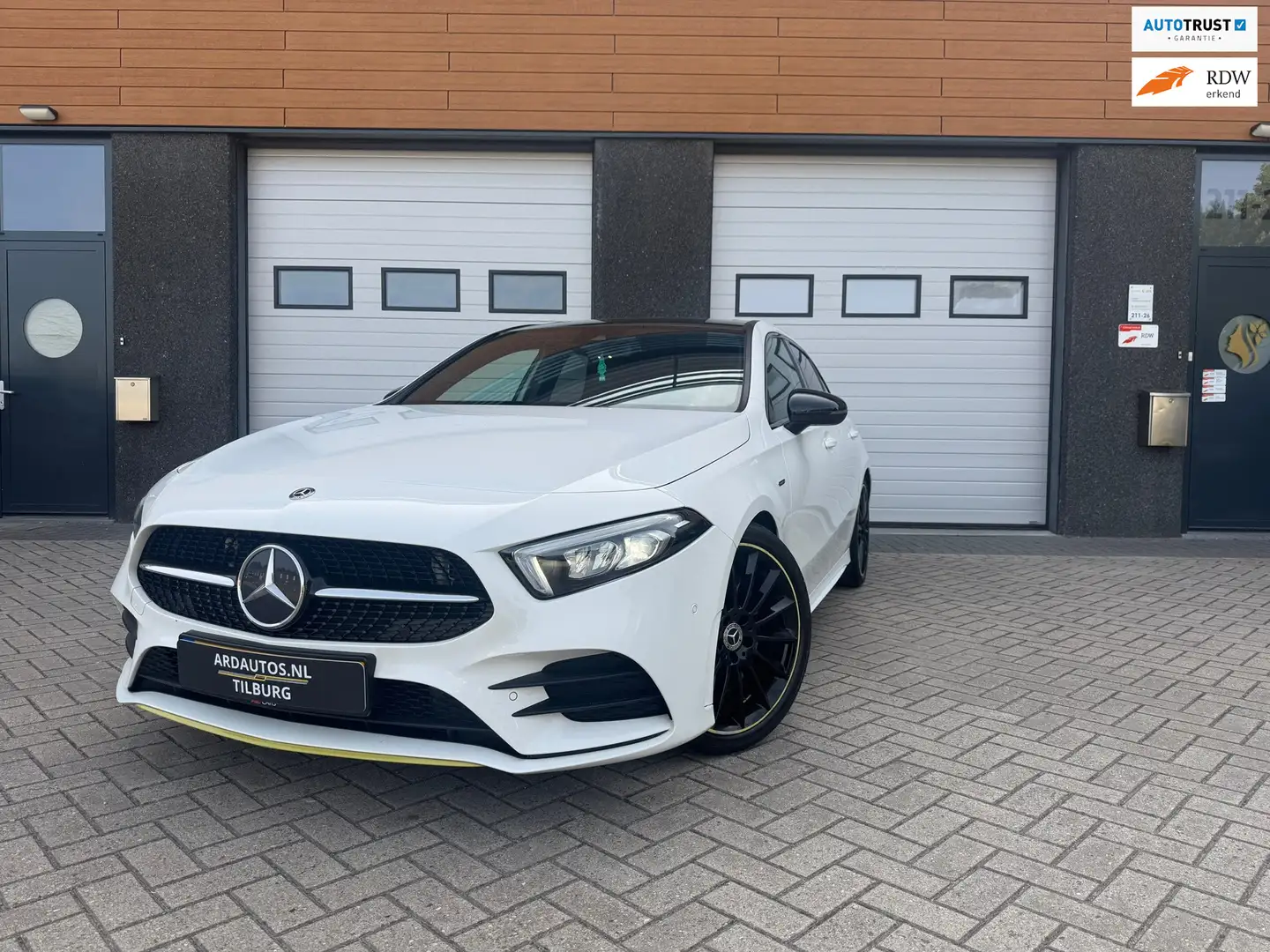 Mercedes-Benz A 250 AMG Edition 1 Panoramadak . Wit - 1
