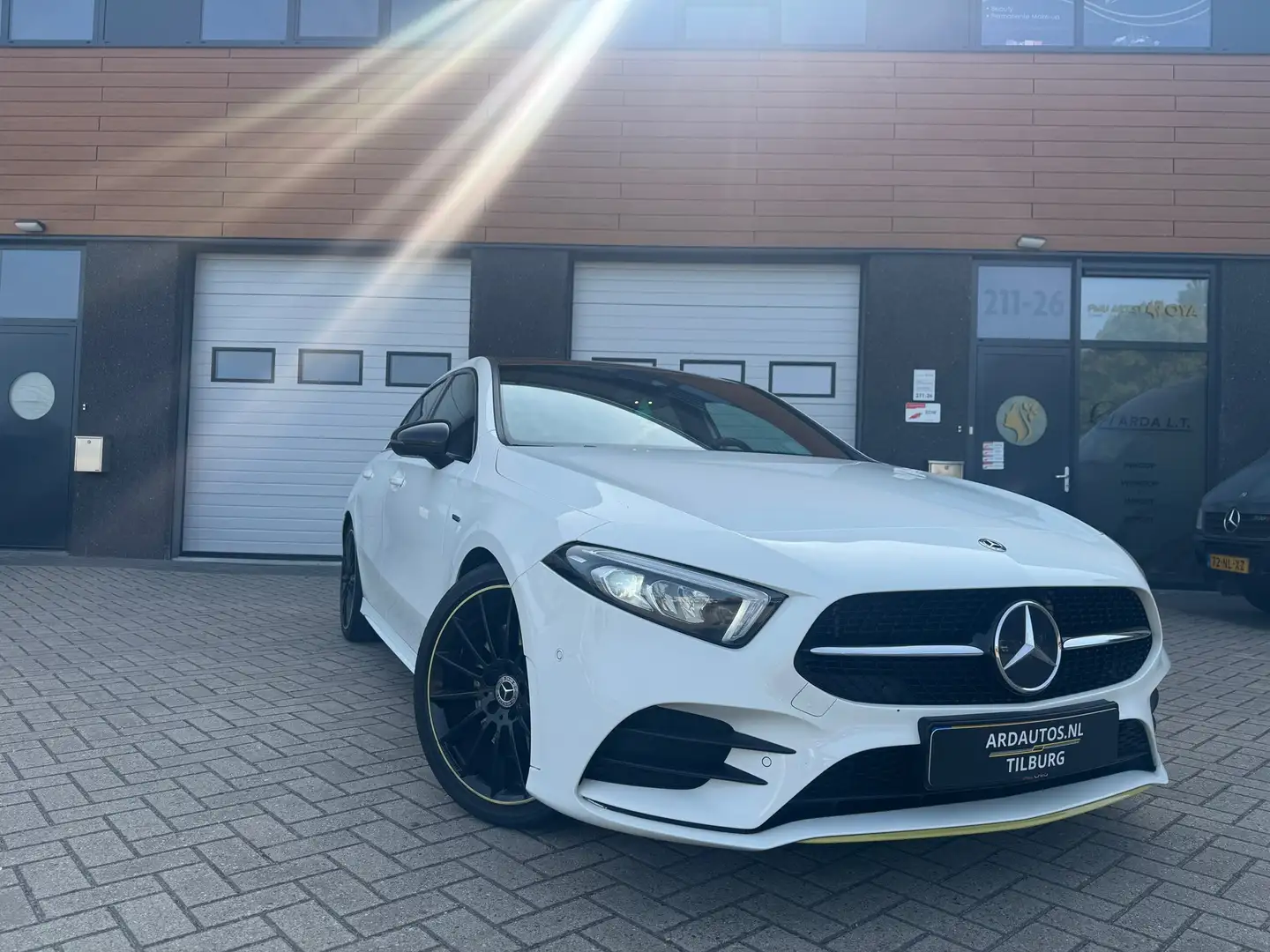 Mercedes-Benz A 250 AMG Edition 1 Panoramadak . Blanc - 2