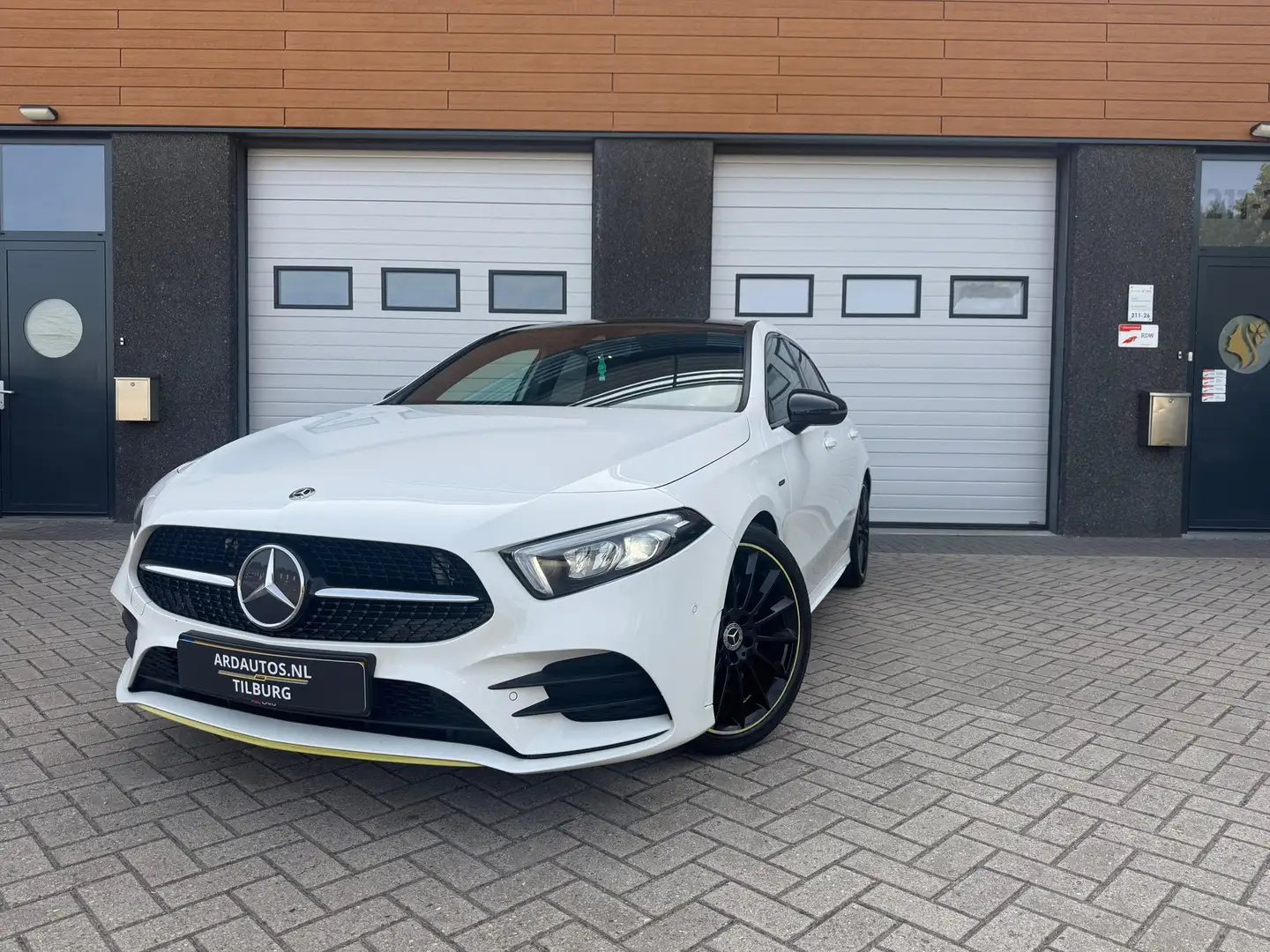 Mercedes-Benz A 250 AMG Edition 1 Panoramadak . Blanc - 1